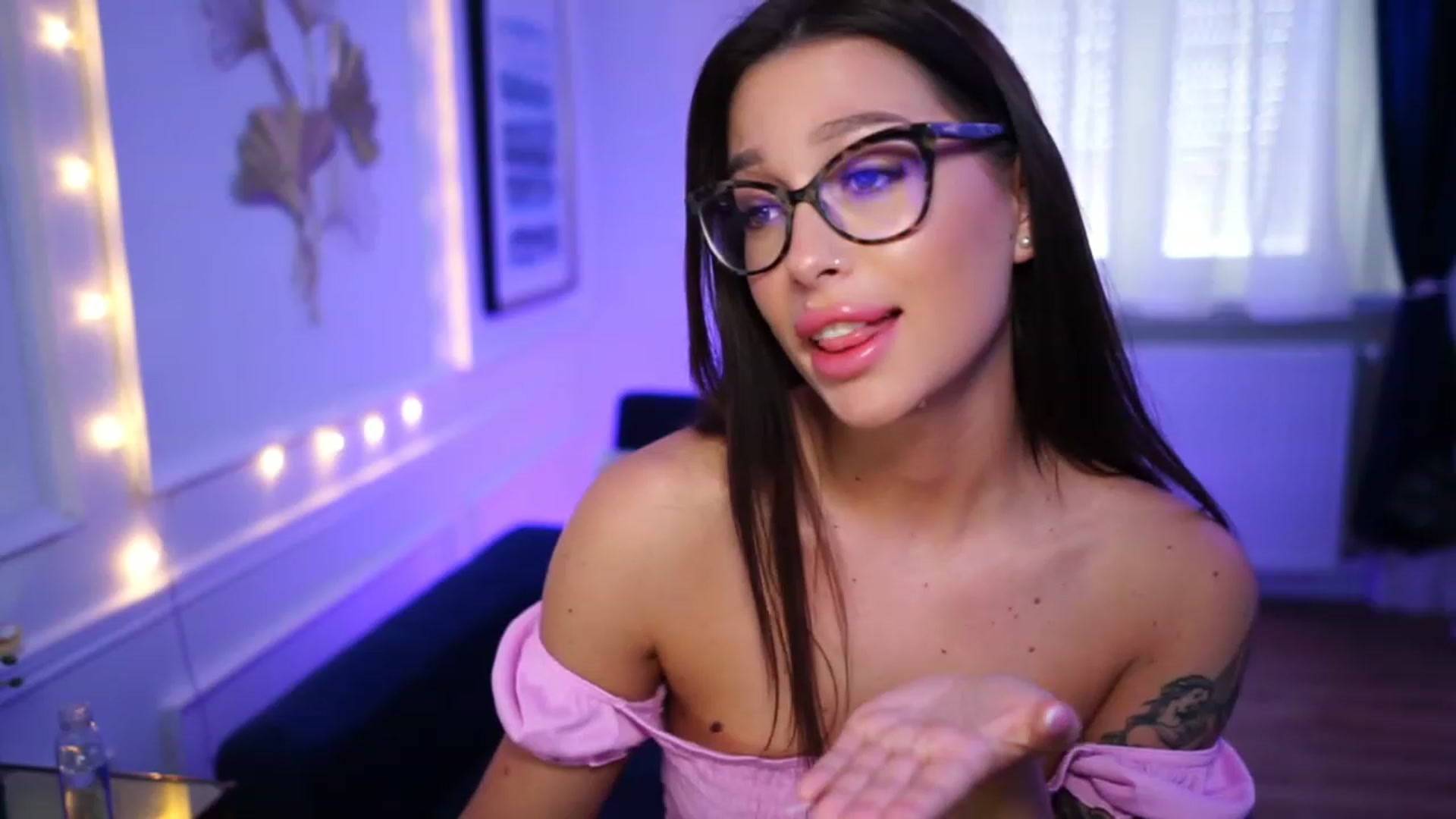 Gallery image thumbnail from blueexstacey's myfreecams stream on, 03/26/2023, 11:48 image 17 of 20