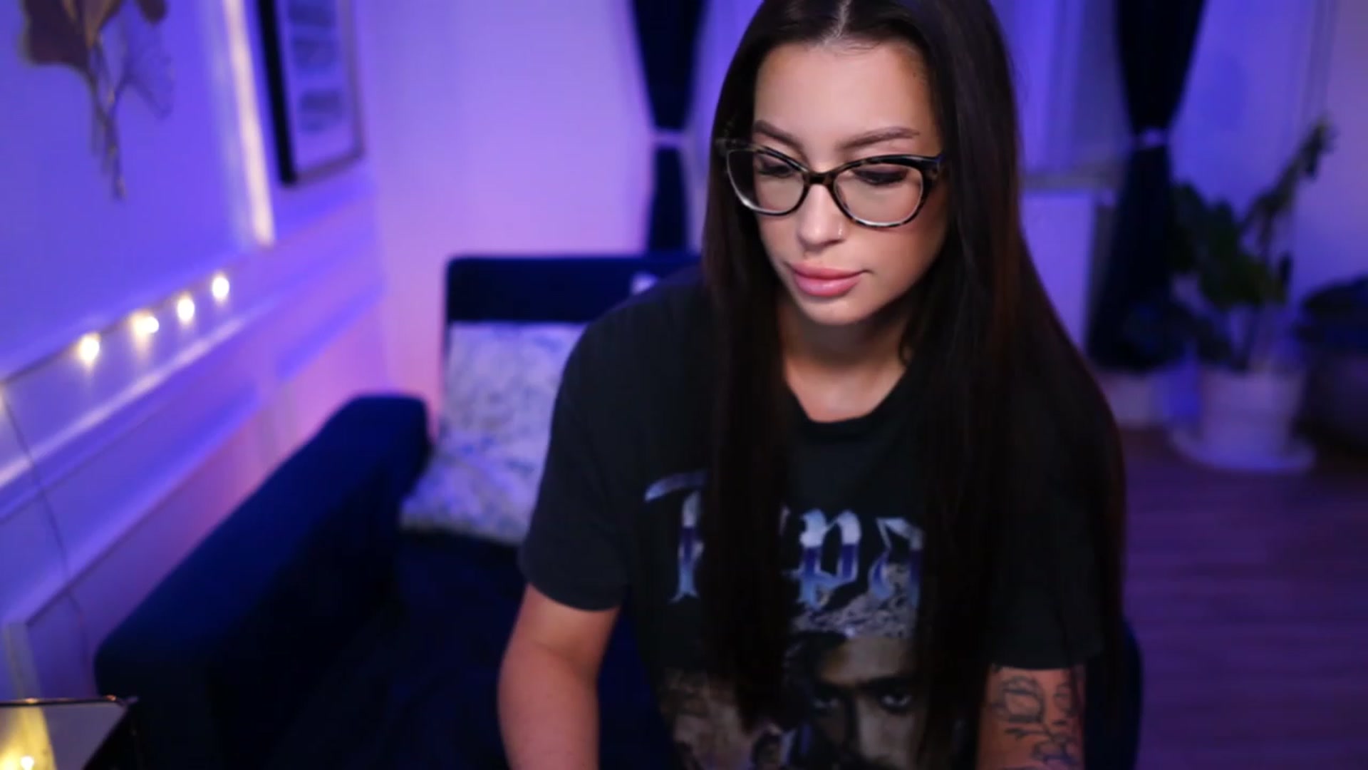 Gallery image thumbnail from blueexstacey's myfreecams stream on, 03/29/2023, 18:37 image 6 of 20