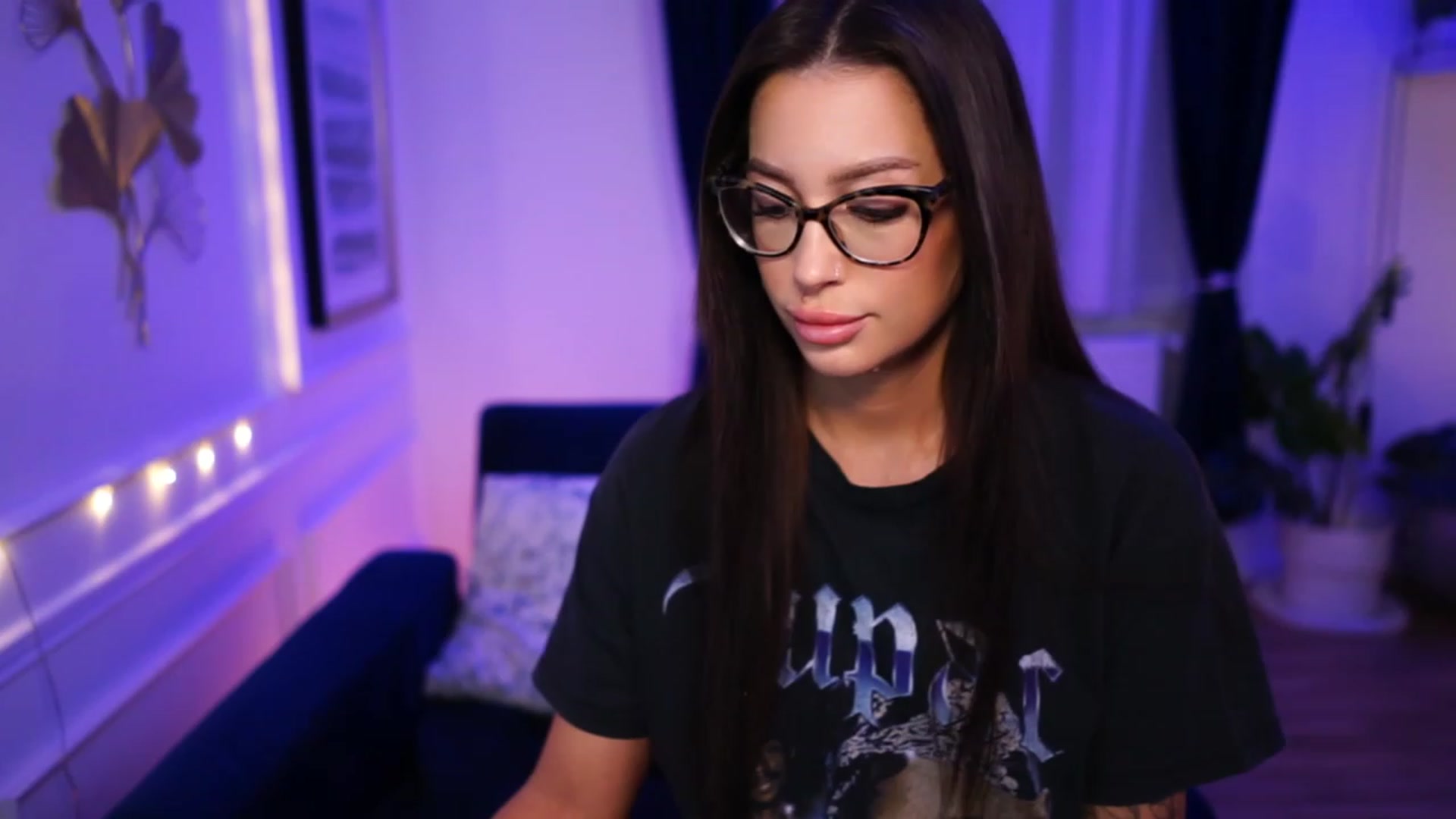 Gallery image thumbnail from blueexstacey's myfreecams stream on, 03/29/2023, 18:37 image 3 of 20