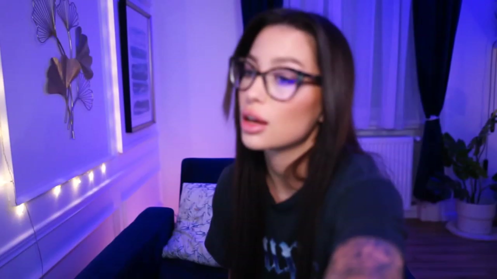 Gallery image thumbnail from blueexstacey's myfreecams stream on, 03/29/2023, 18:37 image 7 of 20