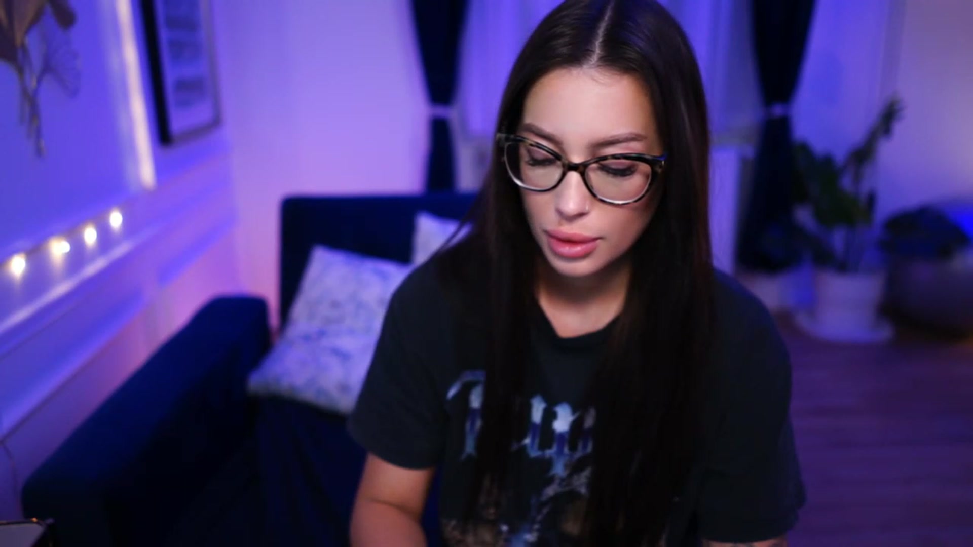 Gallery image thumbnail from blueexstacey's myfreecams stream on, 03/29/2023, 18:37 image 20 of 20