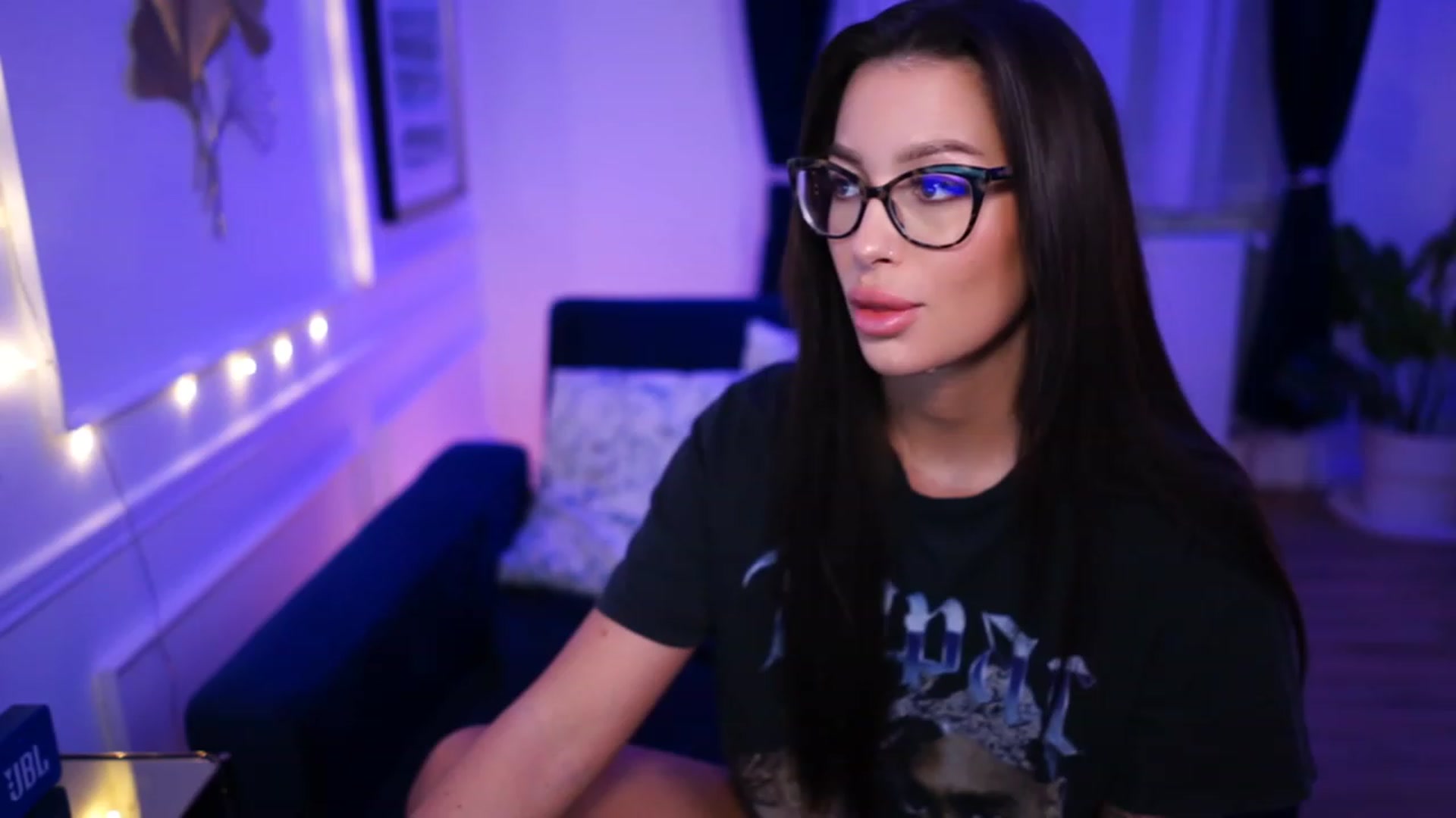 Gallery image thumbnail from blueexstacey's myfreecams stream on, 03/29/2023, 18:37 image 8 of 20