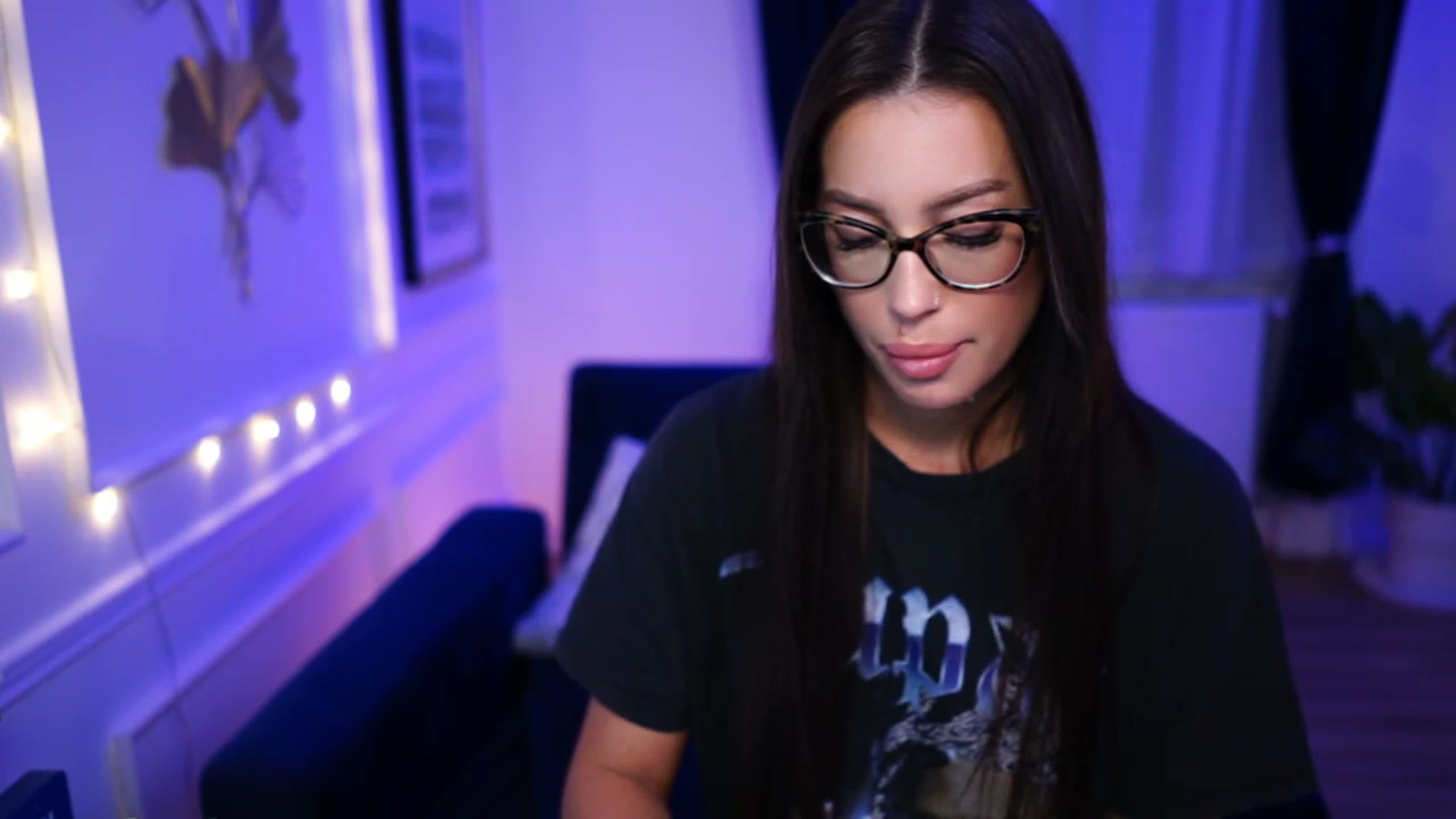 Gallery image thumbnail from blueexstacey's myfreecams stream on, 03/29/2023, 18:37 image 17 of 20