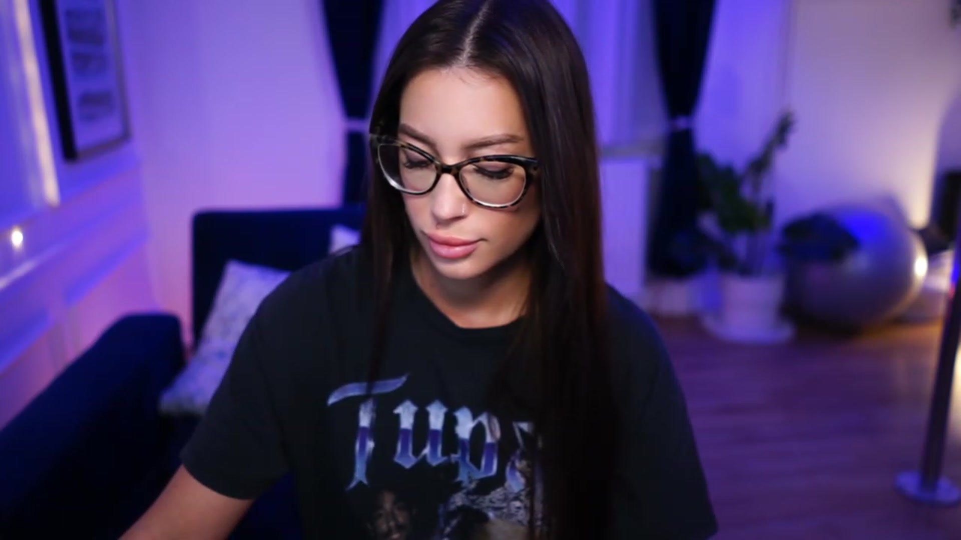Gallery image thumbnail from blueexstacey's myfreecams stream on, 03/29/2023, 18:37 image 19 of 20