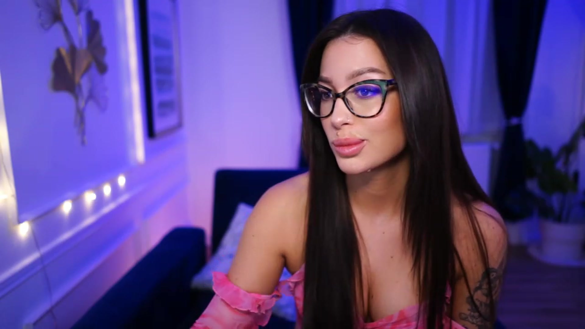 Gallery image thumbnail from blueexstacey's myfreecams stream on, 03/29/2023, 19:25 image 17 of 20