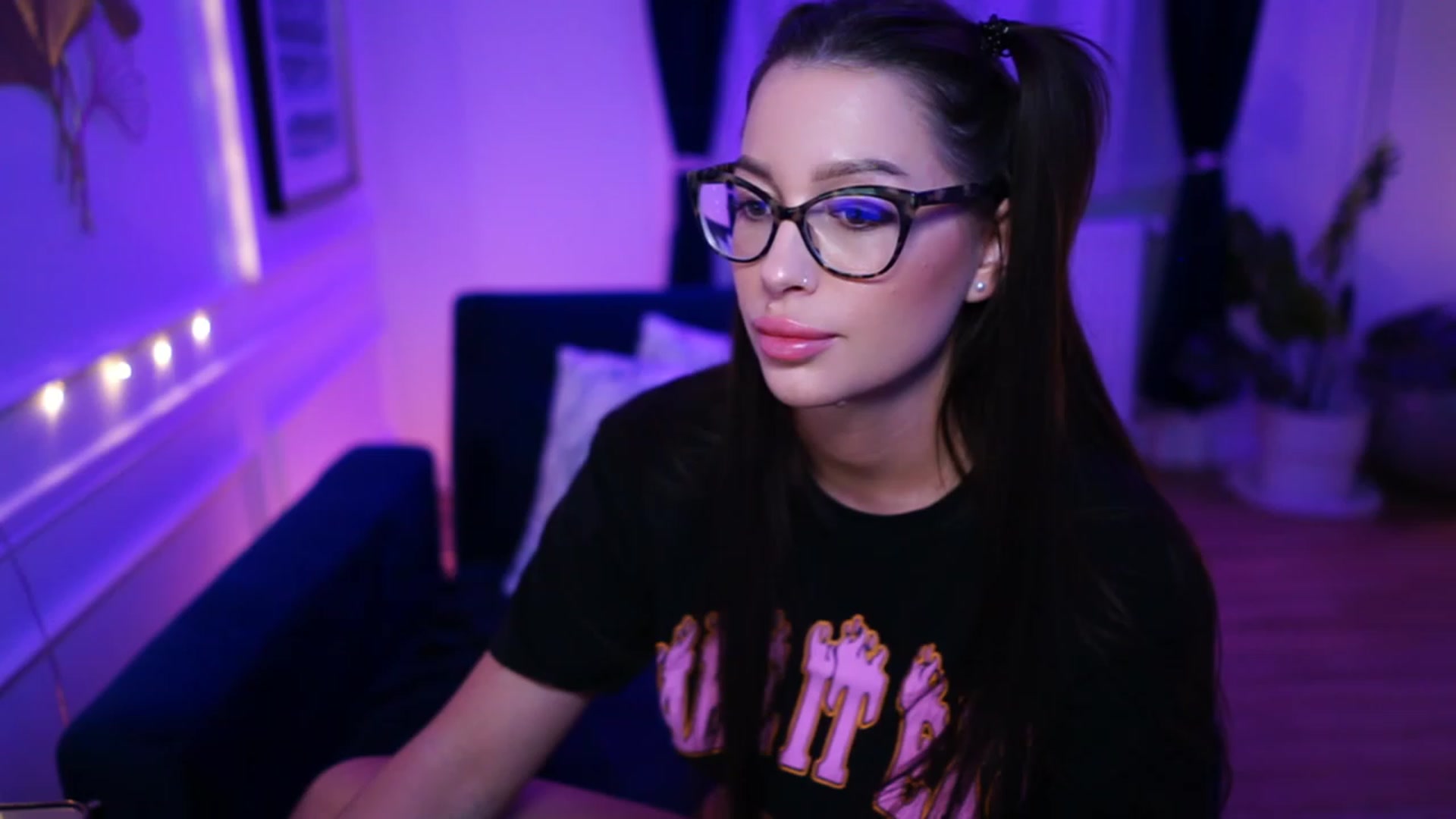 Gallery image thumbnail from blueexstacey's myfreecams stream on, 03/30/2023, 20:48 image 3 of 20