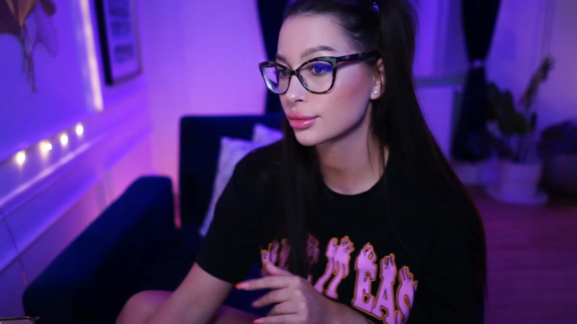 Gallery image thumbnail from blueexstacey's myfreecams stream on, 03/30/2023, 20:48 image 2 of 20