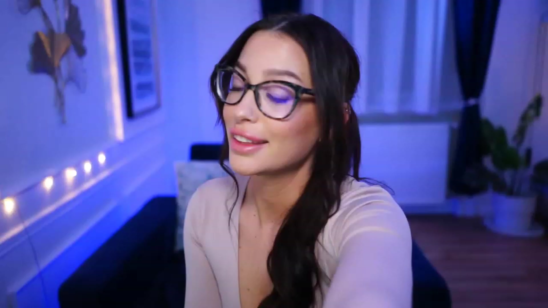 Gallery image thumbnail from blueexstacey's myfreecams stream on, 03/31/2023, 18:36 image 7 of 20