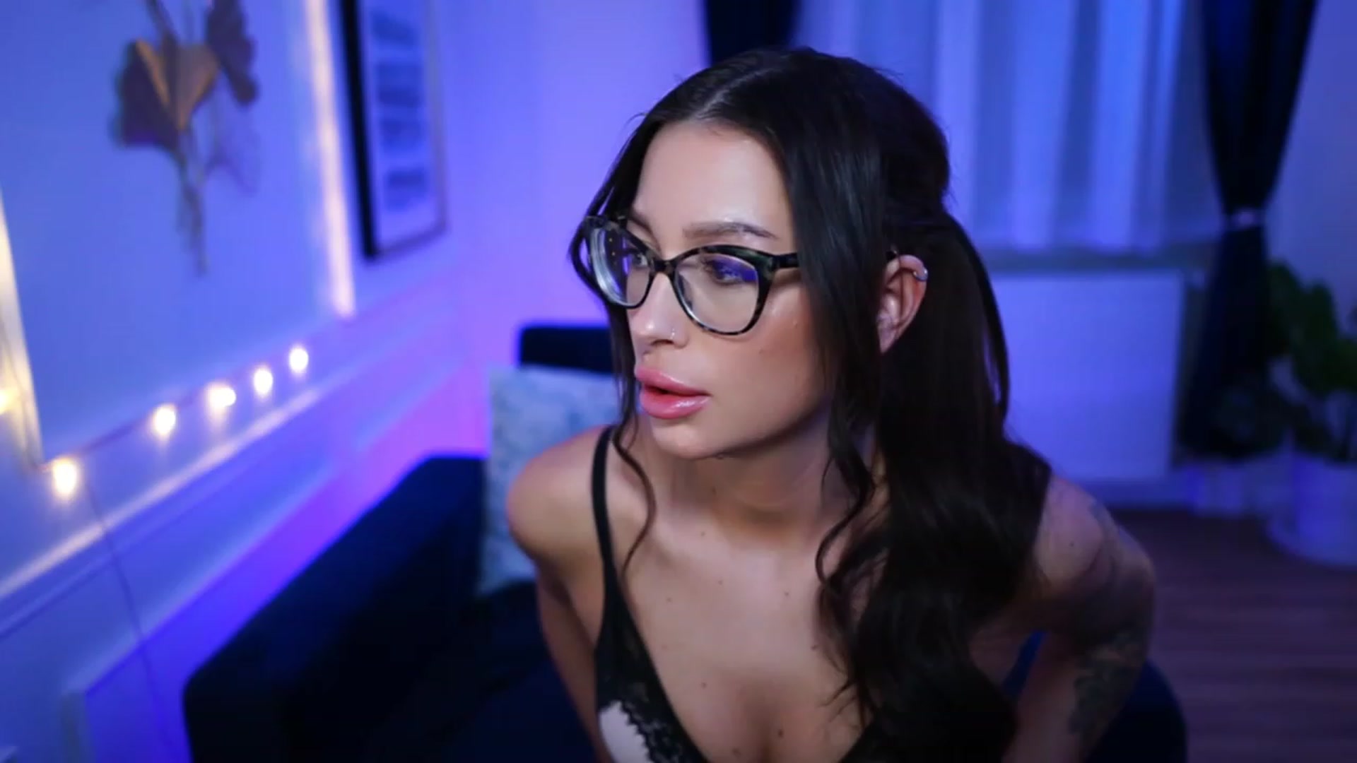 Gallery image thumbnail from blueexstacey's myfreecams stream on, 03/31/2023, 20:58 image 9 of 20