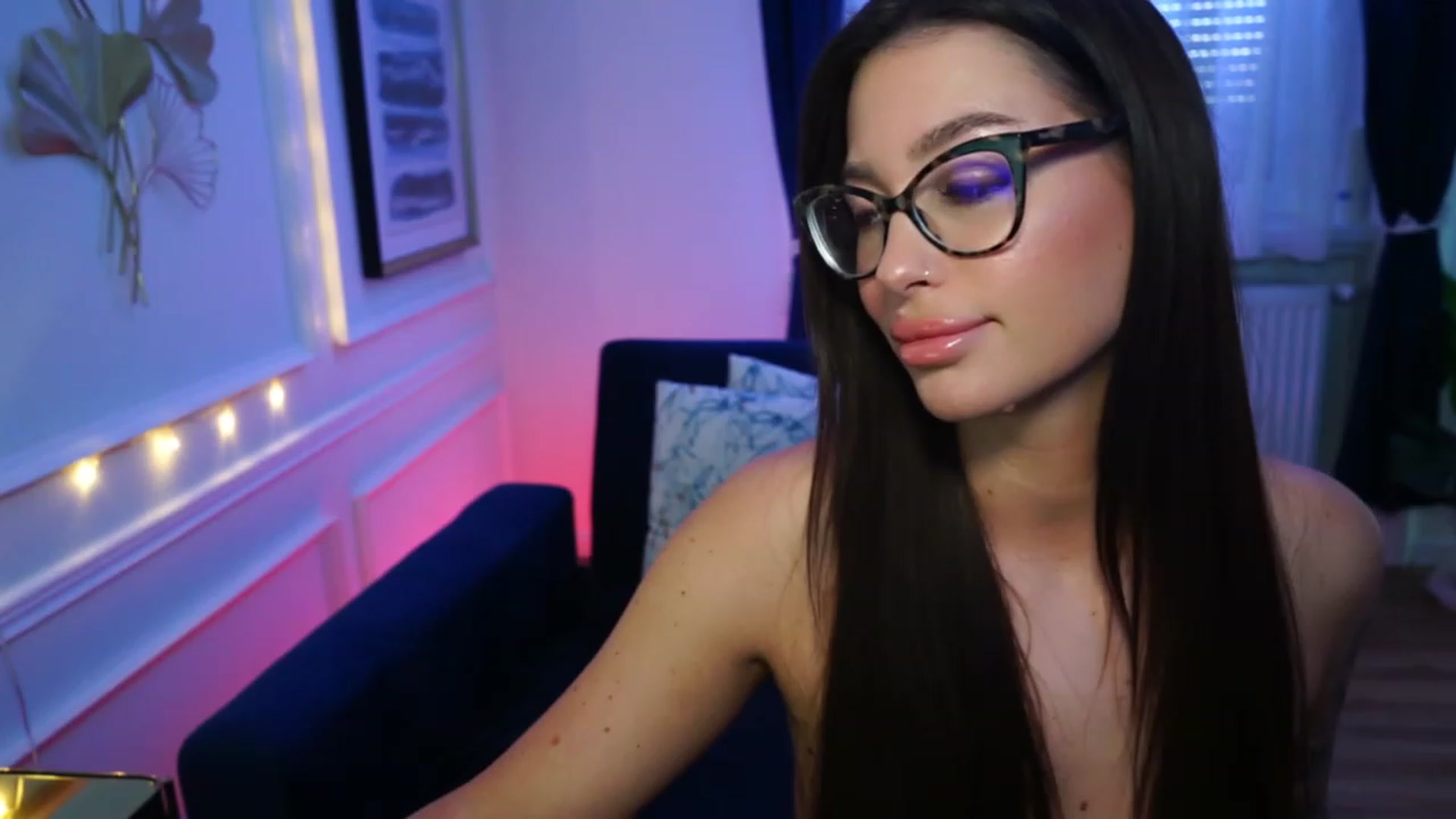 Gallery image thumbnail from blueexstacey's myfreecams stream on, 04/21/2023, 14:43 image 4 of 20