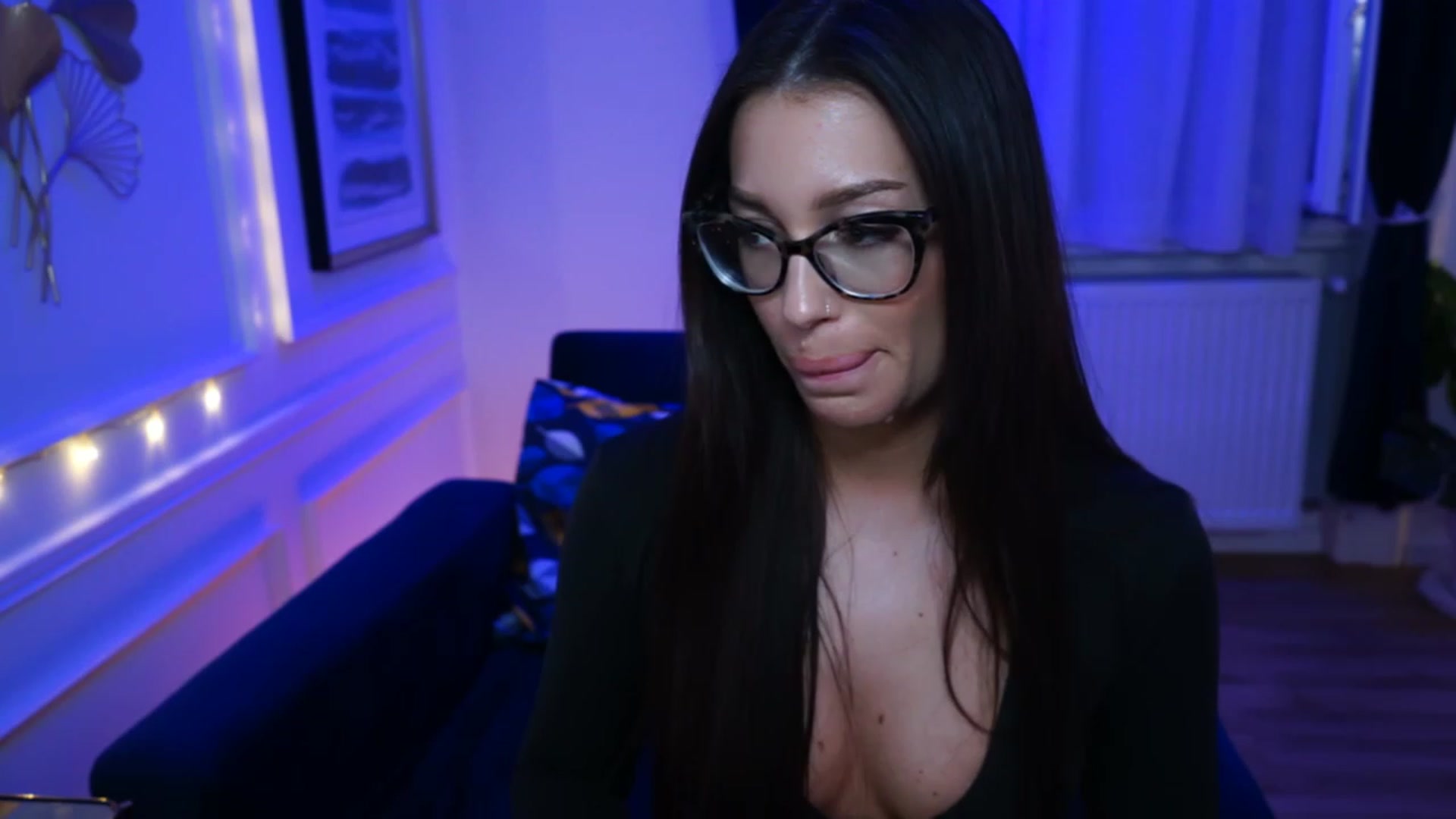 Gallery image thumbnail from blueexstacey's myfreecams stream on, 04/26/2023, 03:10 image 18 of 20