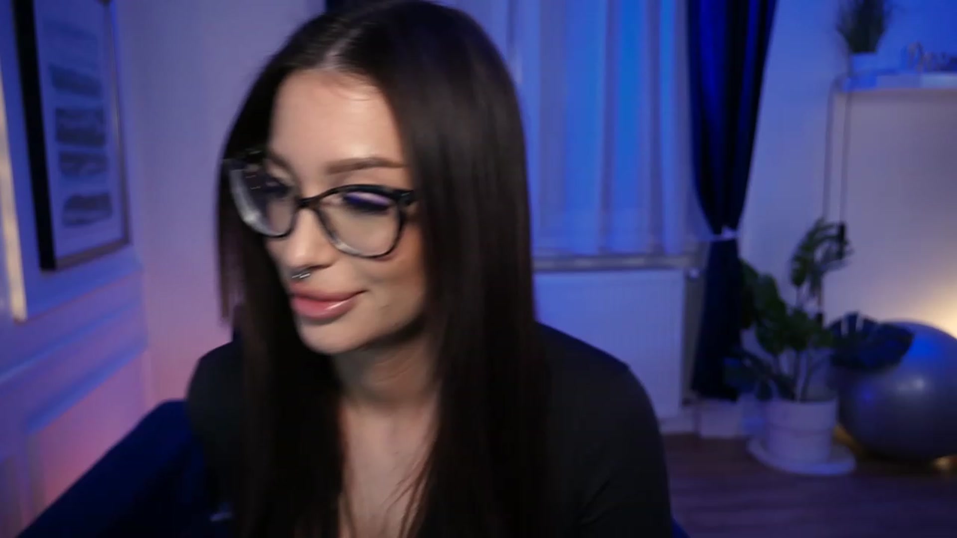 Gallery image thumbnail from blueexstacey's myfreecams stream on, 04/29/2023, 19:08 image 3 of 20