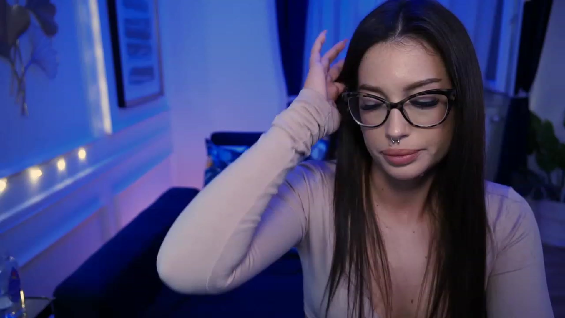 Gallery image thumbnail from blueexstacey's myfreecams stream on, 05/01/2023, 24:01 image 9 of 20