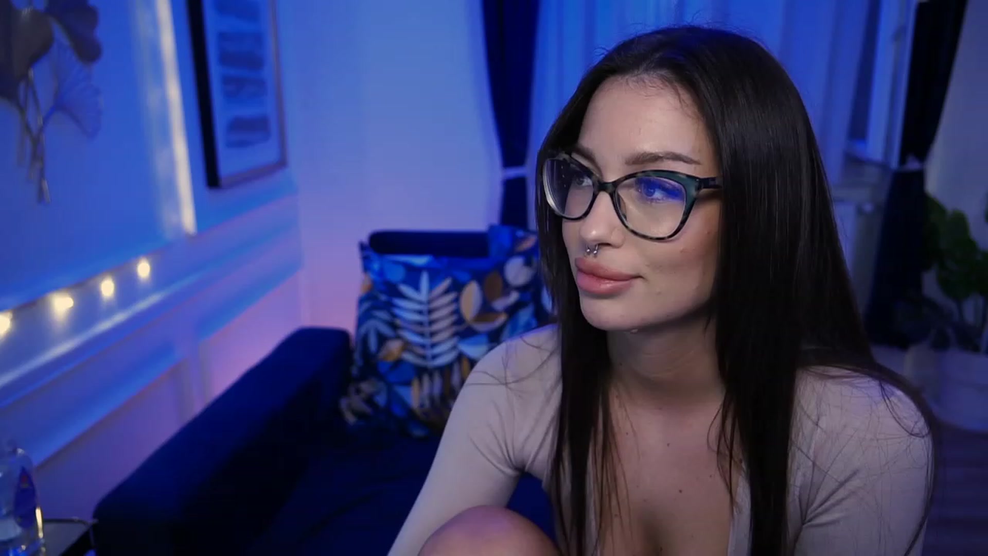 Gallery image thumbnail from blueexstacey's myfreecams stream on, 05/01/2023, 24:01 image 1 of 20