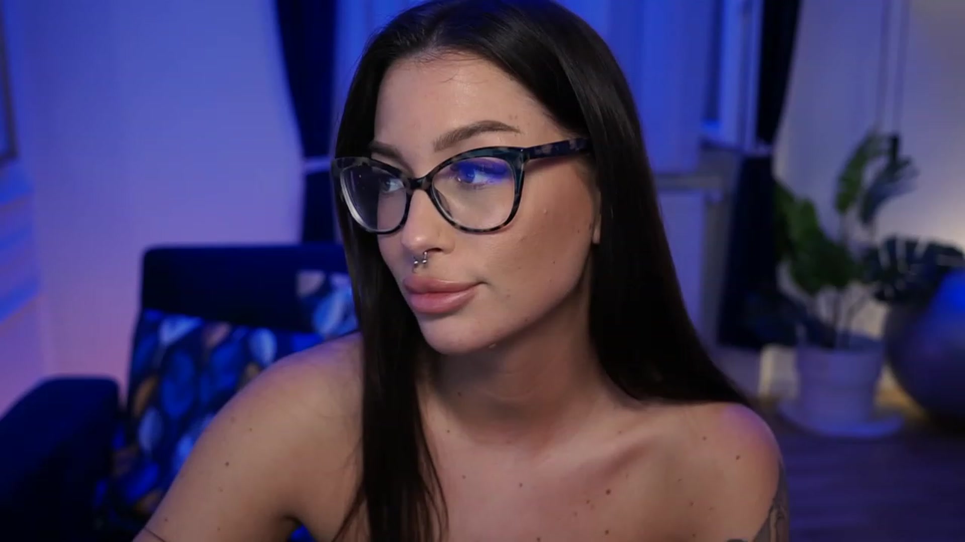 Gallery image thumbnail from blueexstacey's myfreecams stream on, 05/03/2023, 01:05 image 5 of 20