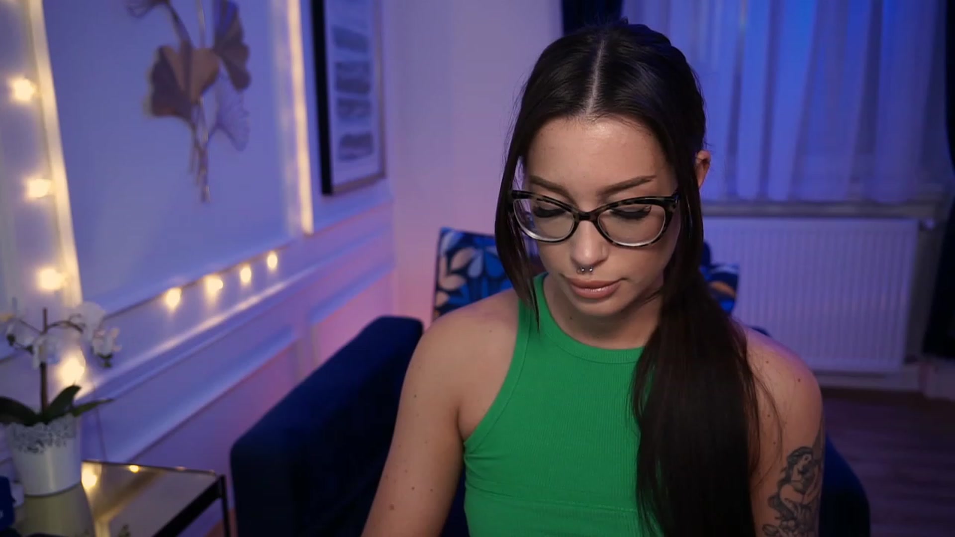 Gallery image thumbnail from blueexstacey's myfreecams stream on, 05/04/2023, 10:23 image 5 of 20