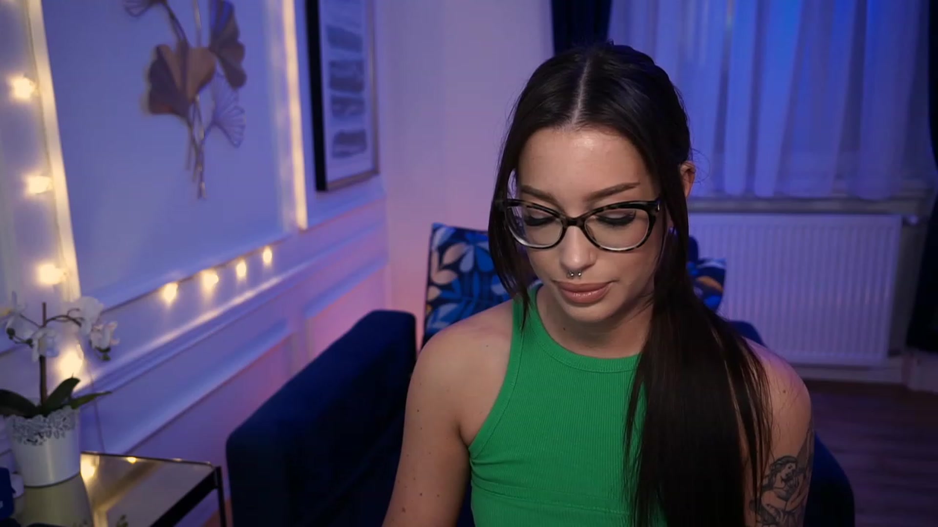 Gallery image thumbnail from blueexstacey's myfreecams stream on, 05/04/2023, 10:23 image 10 of 20