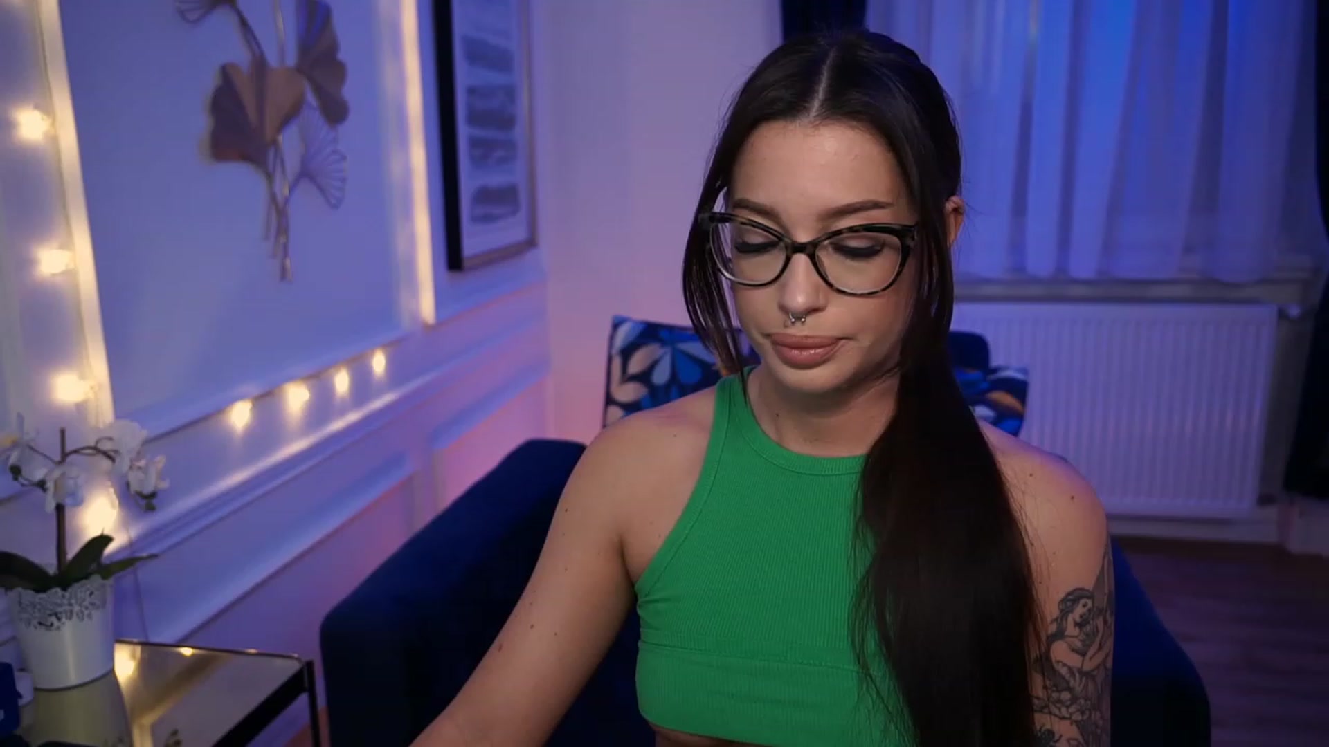Gallery image thumbnail from blueexstacey's myfreecams stream on, 05/04/2023, 10:23 image 1 of 20