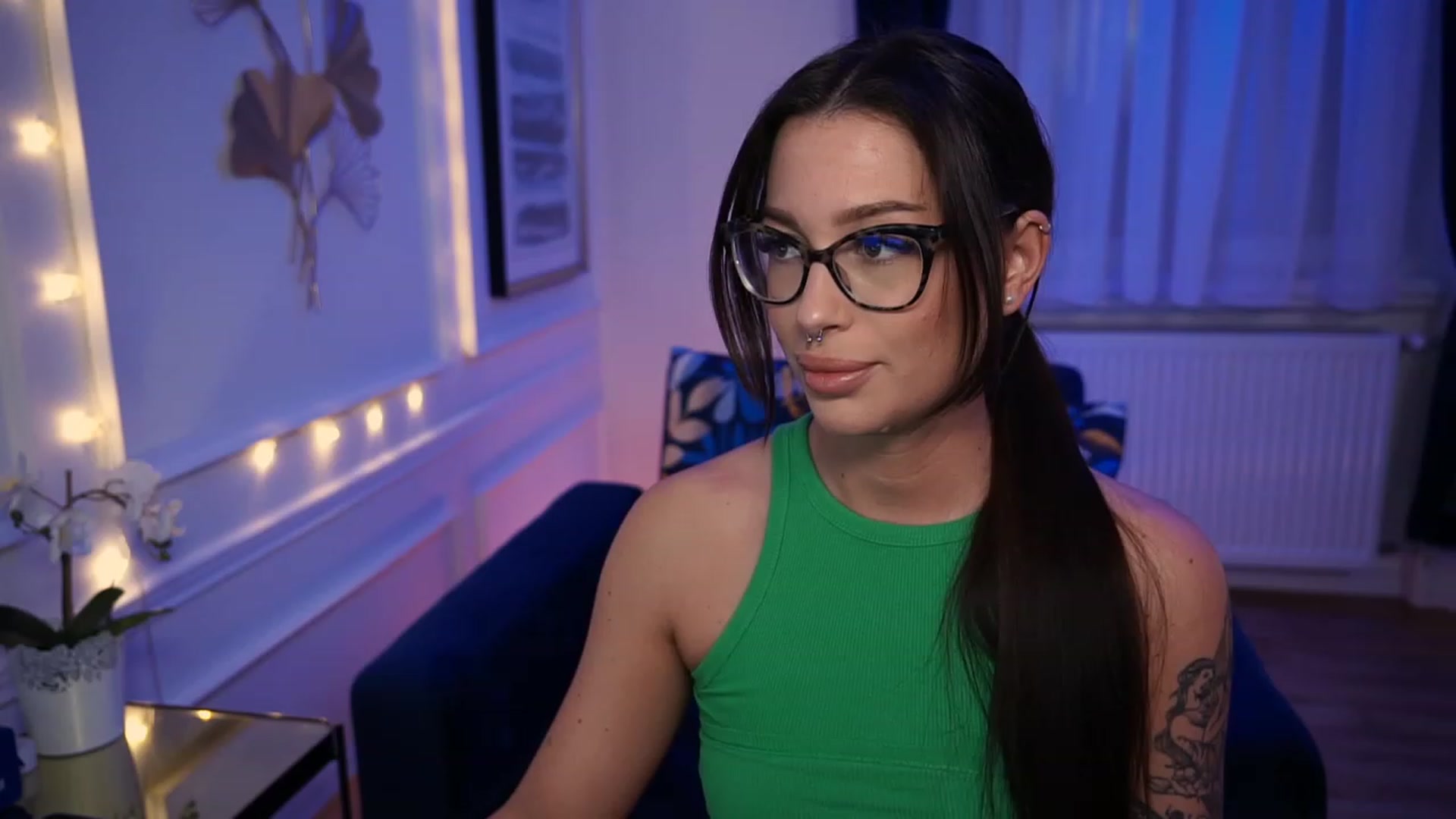 Gallery image thumbnail from blueexstacey's myfreecams stream on, 05/04/2023, 10:23 image 2 of 20
