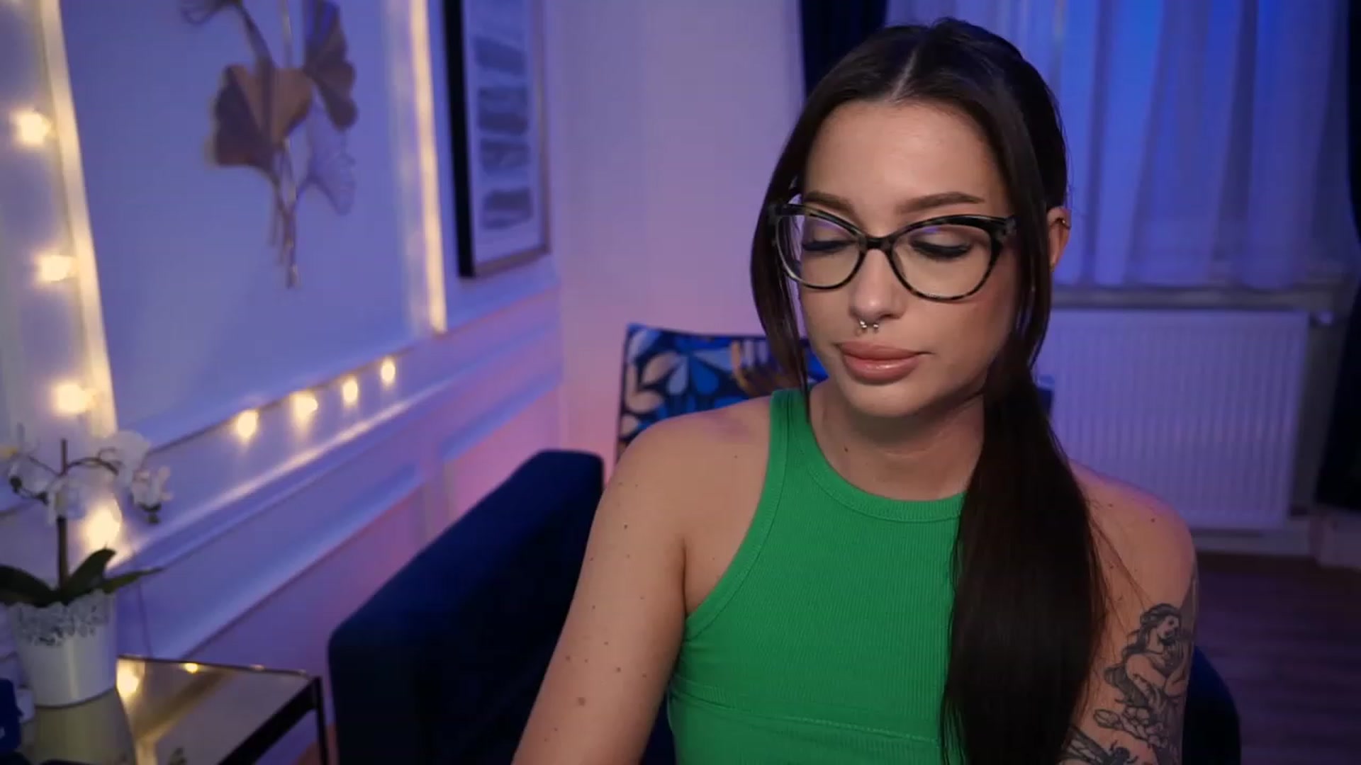 Gallery image thumbnail from blueexstacey's myfreecams stream on, 05/04/2023, 10:23 image 3 of 20