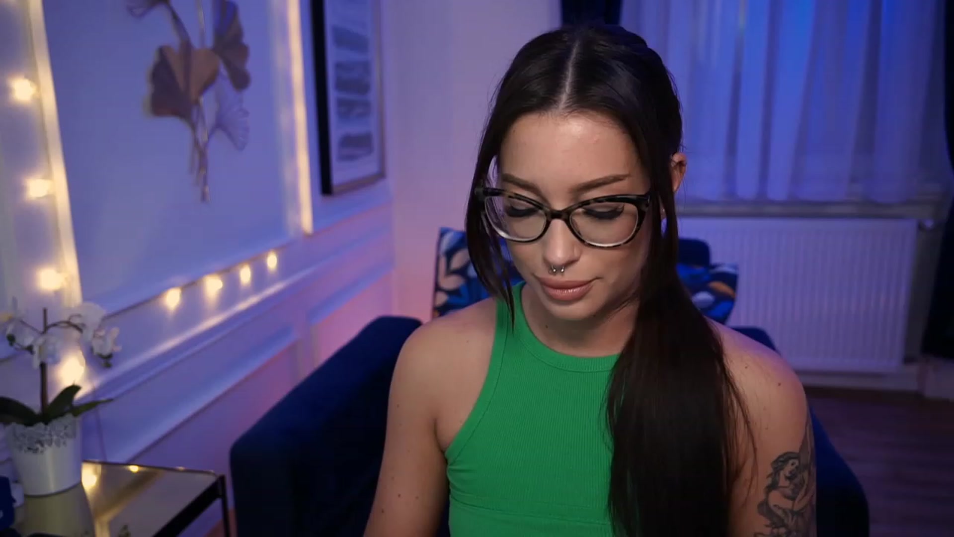 Gallery image thumbnail from blueexstacey's myfreecams stream on, 05/04/2023, 10:23 image 6 of 20