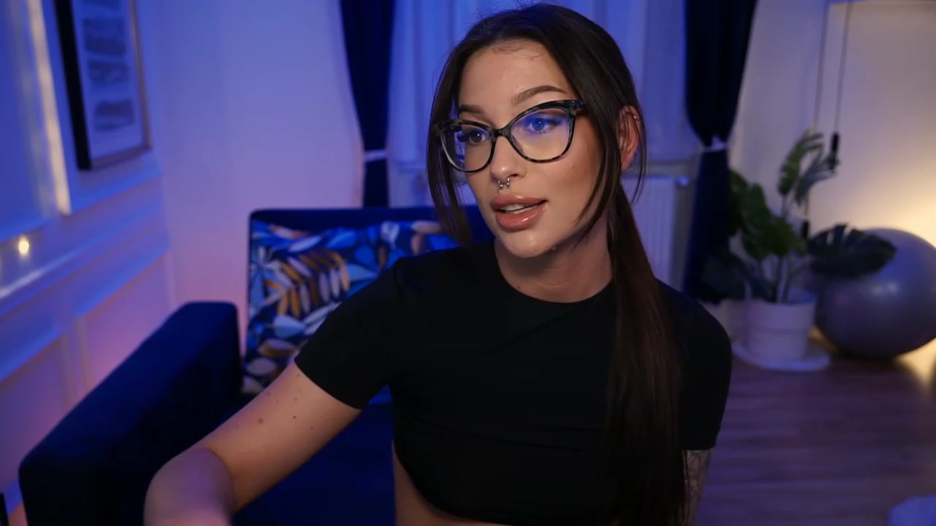Gallery image thumbnail from blueexstacey's myfreecams stream on, 05/07/2023, 23:09 image 12 of 20