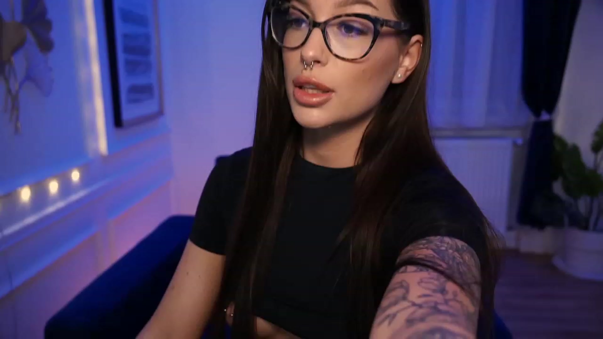 Gallery image thumbnail from blueexstacey's myfreecams stream on, 05/07/2023, 23:09 image 2 of 20