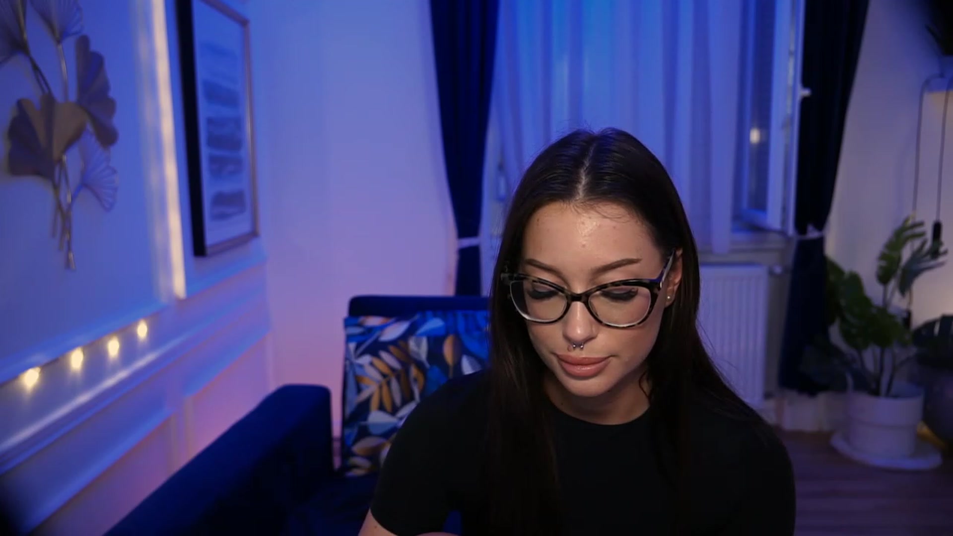 Gallery image thumbnail from blueexstacey's myfreecams stream on, 05/08/2023, 03:00 image 20 of 20
