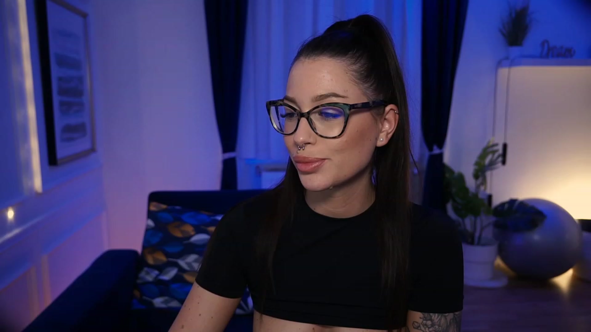 Gallery image thumbnail from blueexstacey's myfreecams stream on, 05/13/2023, 24:14 image 2 of 20