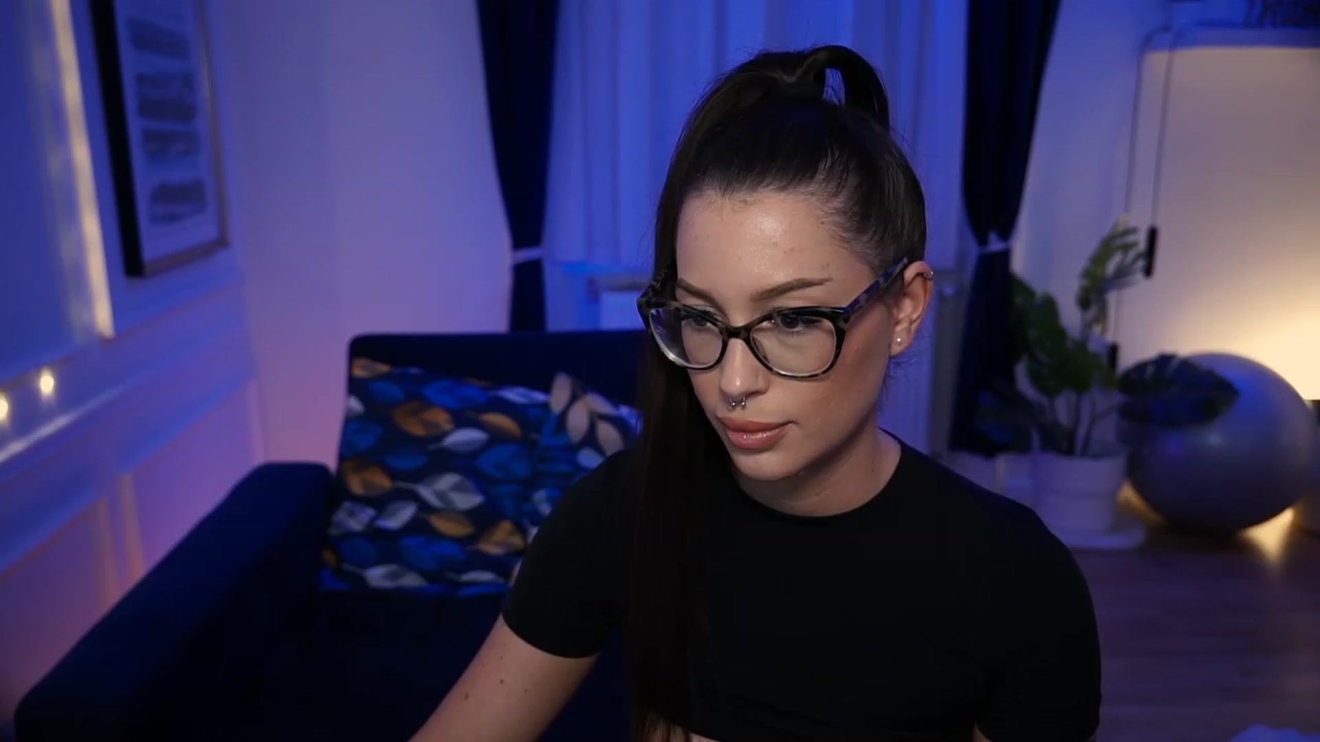 Gallery image thumbnail from blueexstacey's myfreecams stream on, 05/13/2023, 24:14 image 9 of 20