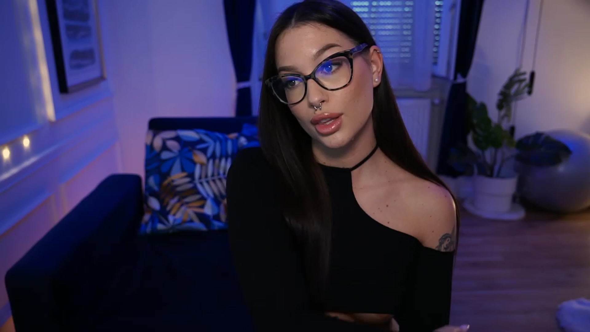 Gallery image thumbnail from blueexstacey's myfreecams stream on, 05/14/2023, 11:00 image 15 of 20