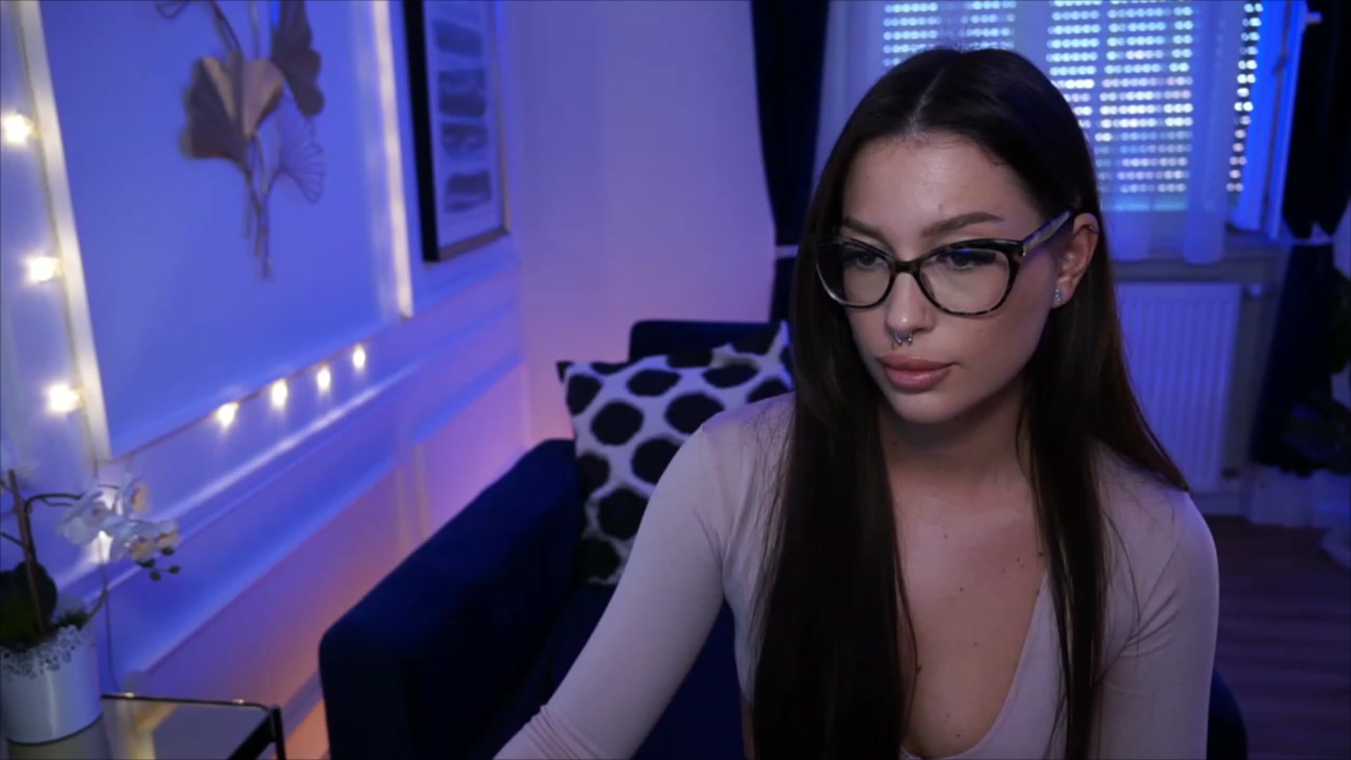 Gallery image thumbnail from blueexstacey's myfreecams stream on, 05/20/2023, 06:46 image 19 of 20