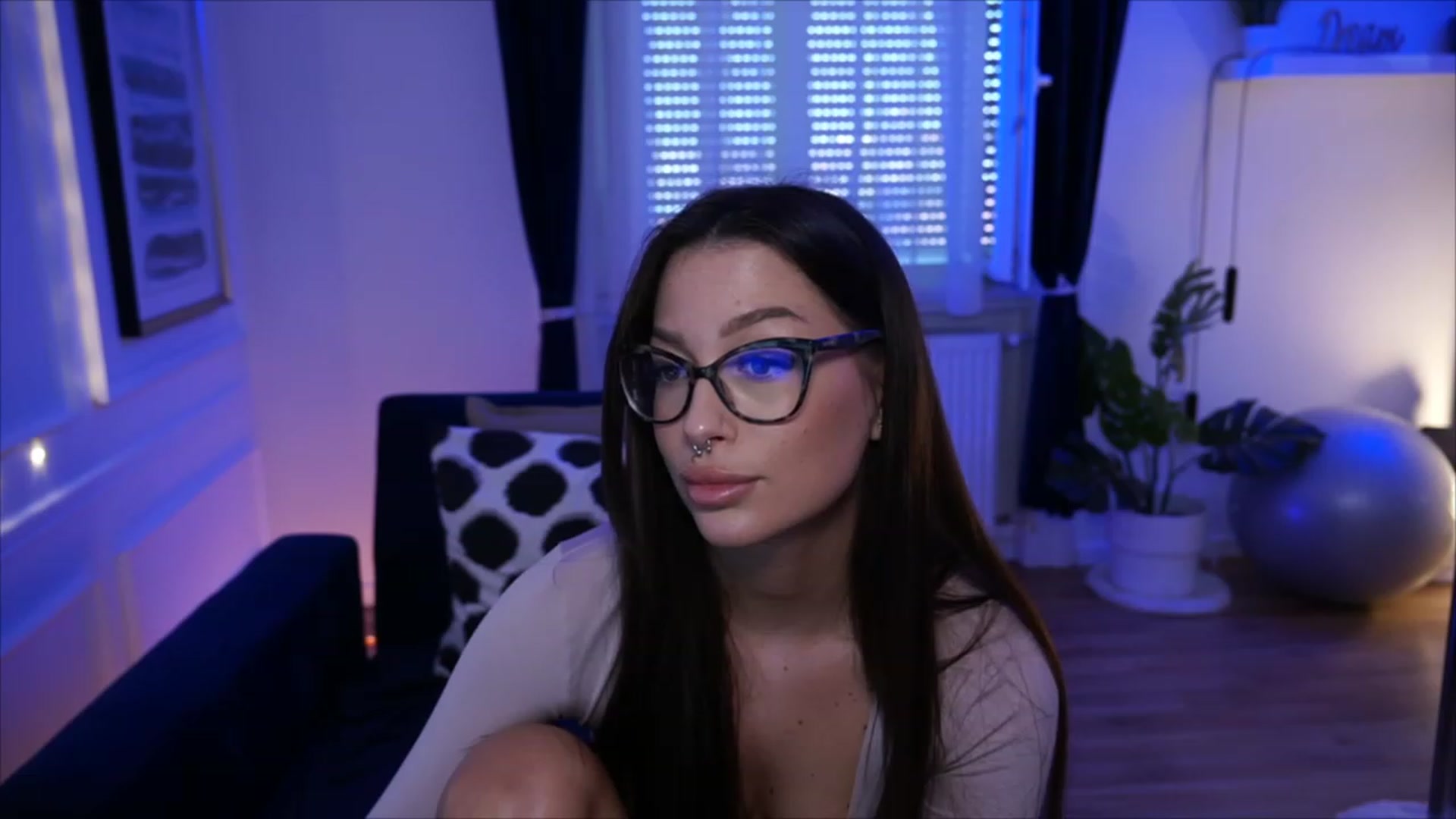 Gallery image thumbnail from blueexstacey's myfreecams stream on, 05/20/2023, 08:25 image 18 of 20