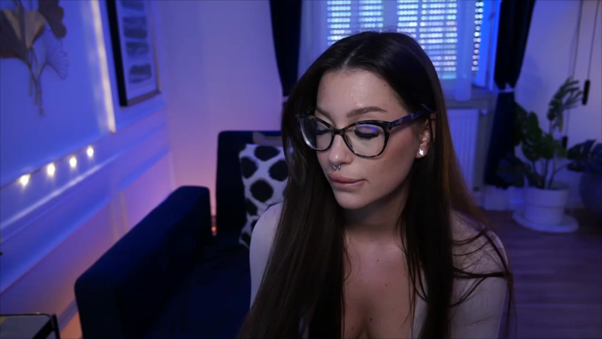 Gallery image thumbnail from blueexstacey's myfreecams stream on, 05/20/2023, 08:25 image 10 of 20