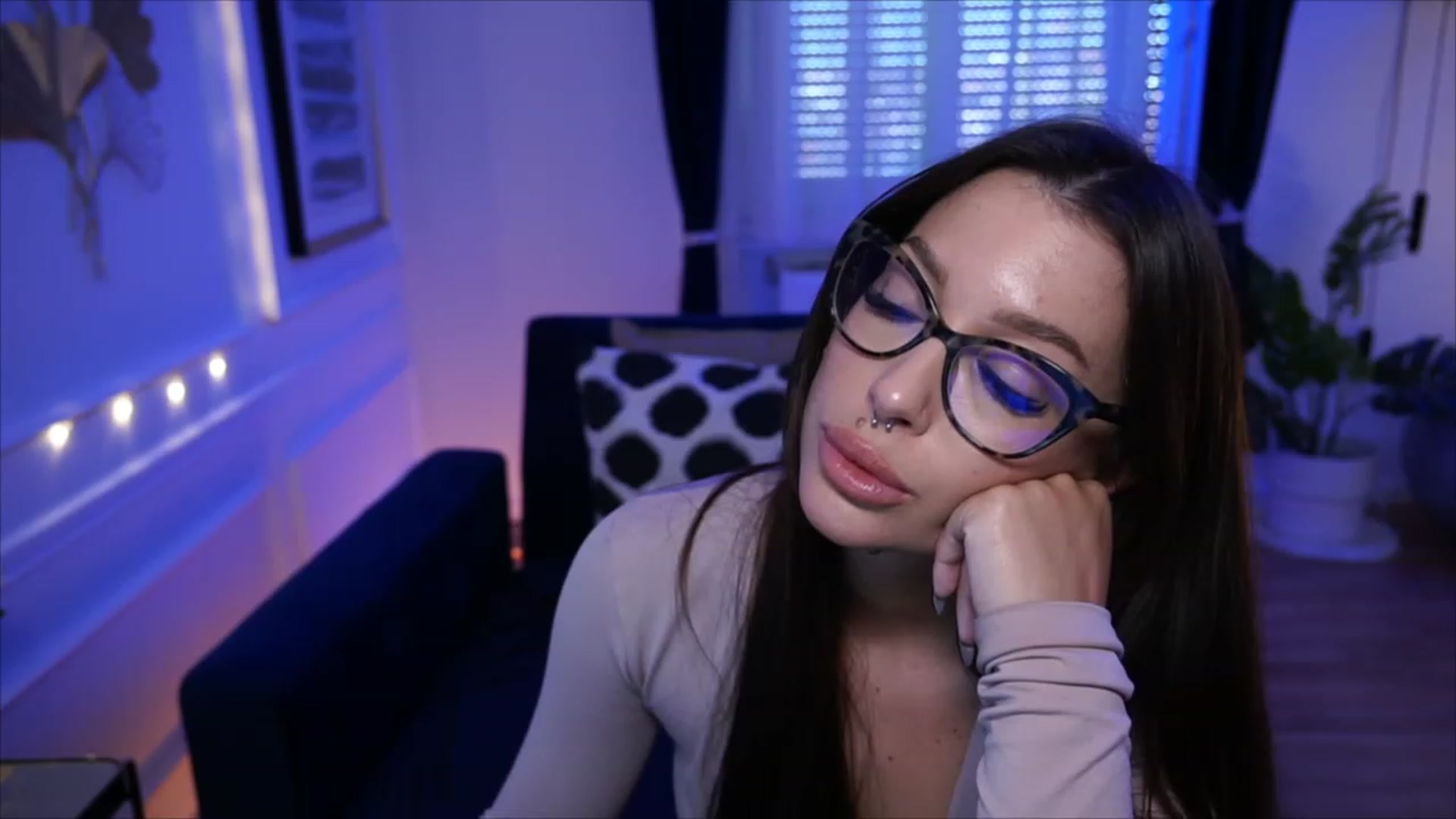 Gallery image thumbnail from blueexstacey's myfreecams stream on, 05/20/2023, 08:25 image 8 of 20