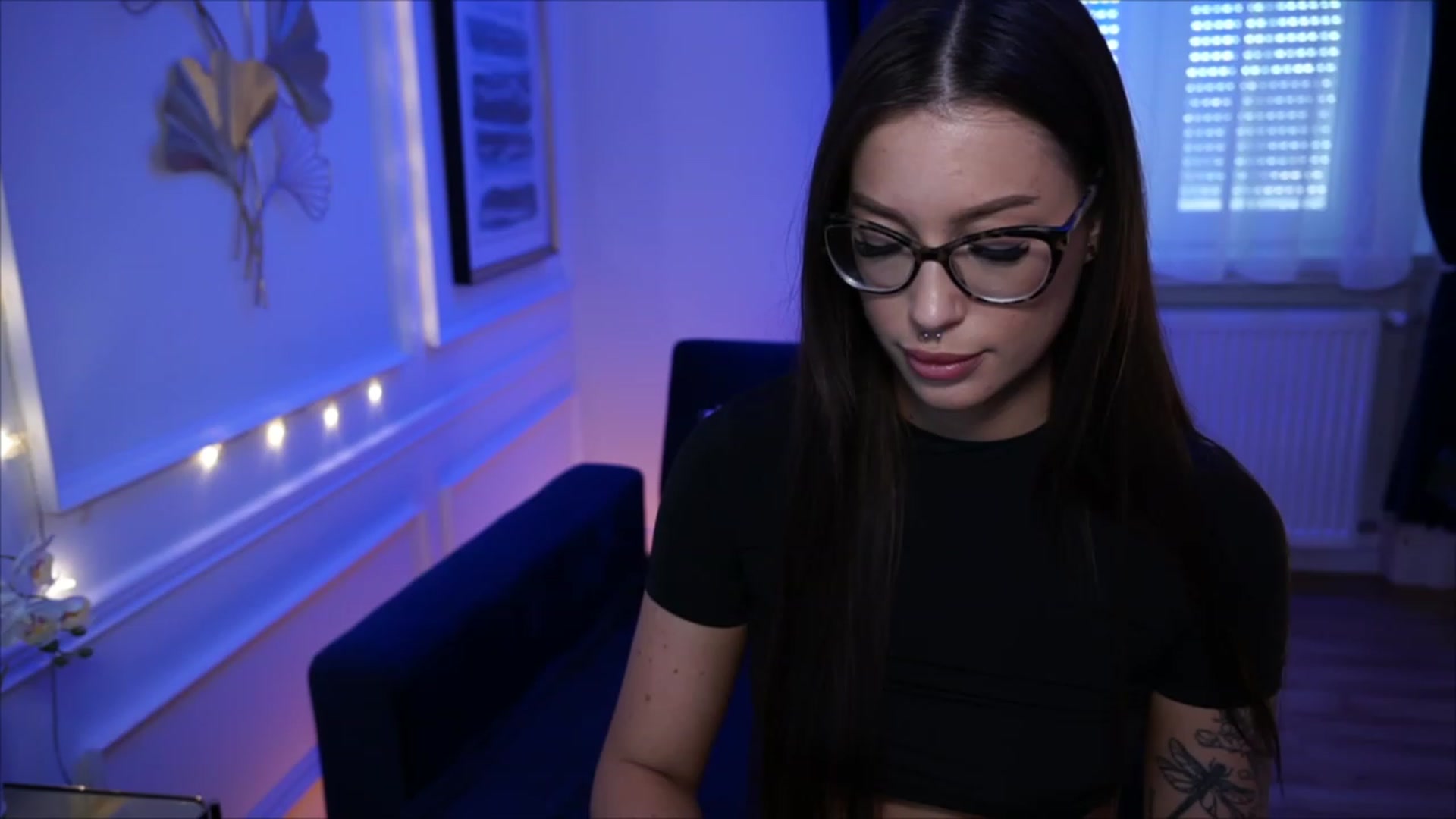 Gallery image thumbnail from blueexstacey's myfreecams stream on, 05/22/2023, 12:32 image 20 of 20