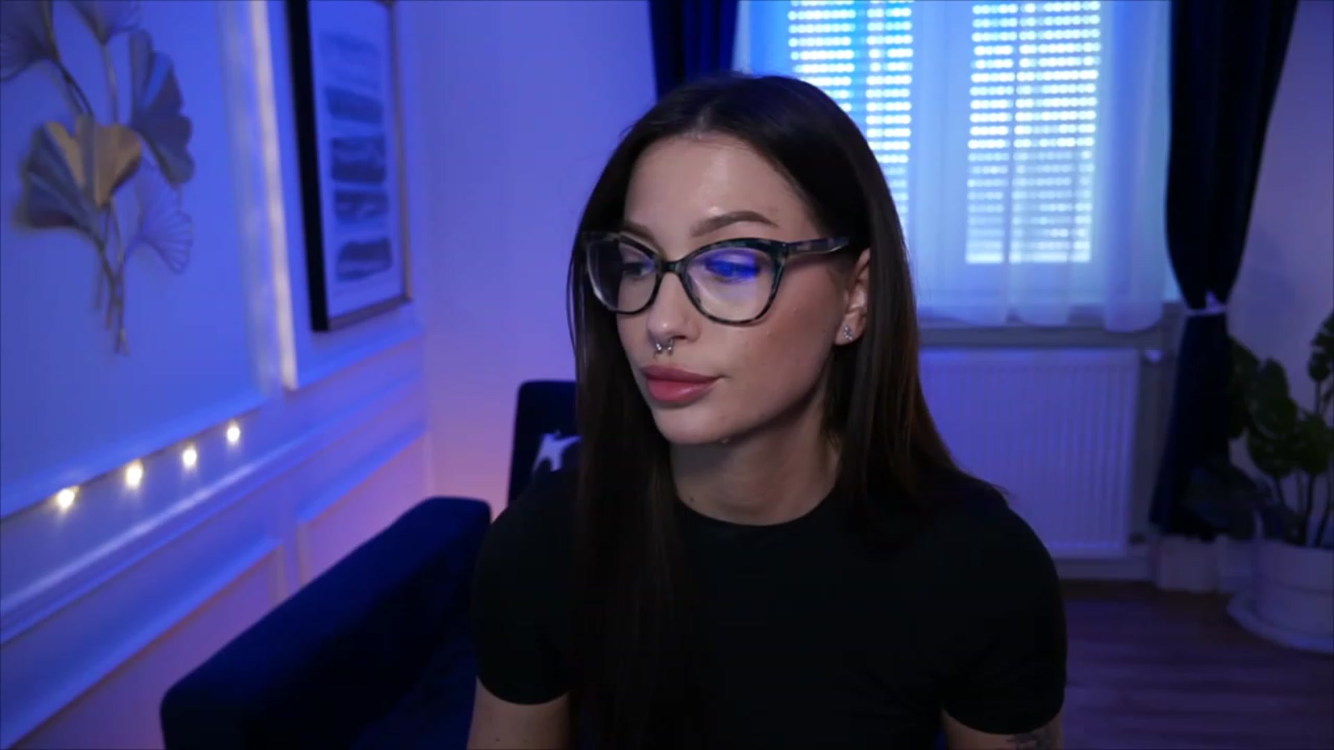 Gallery image thumbnail from blueexstacey's myfreecams stream on, 05/22/2023, 14:12 image 8 of 20