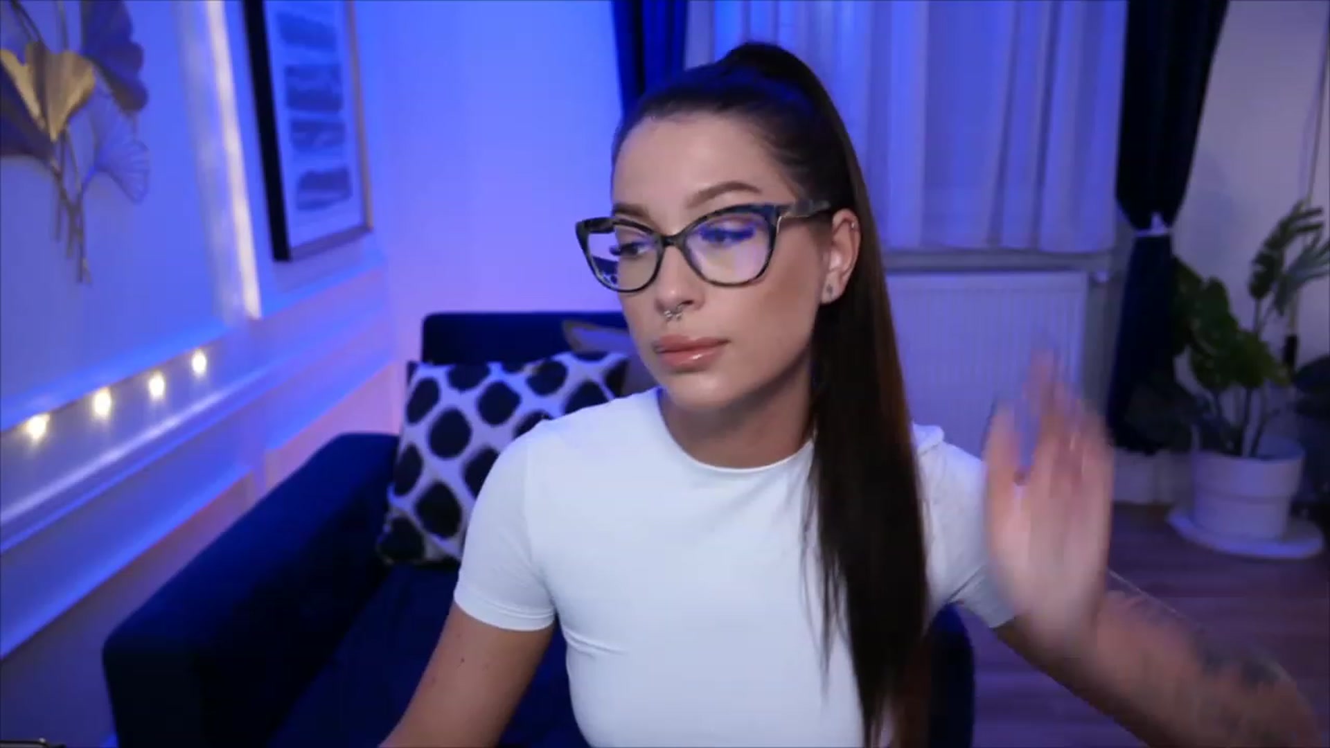 Gallery image thumbnail from blueexstacey's myfreecams stream on, 05/26/2023, 22:08 image 6 of 20