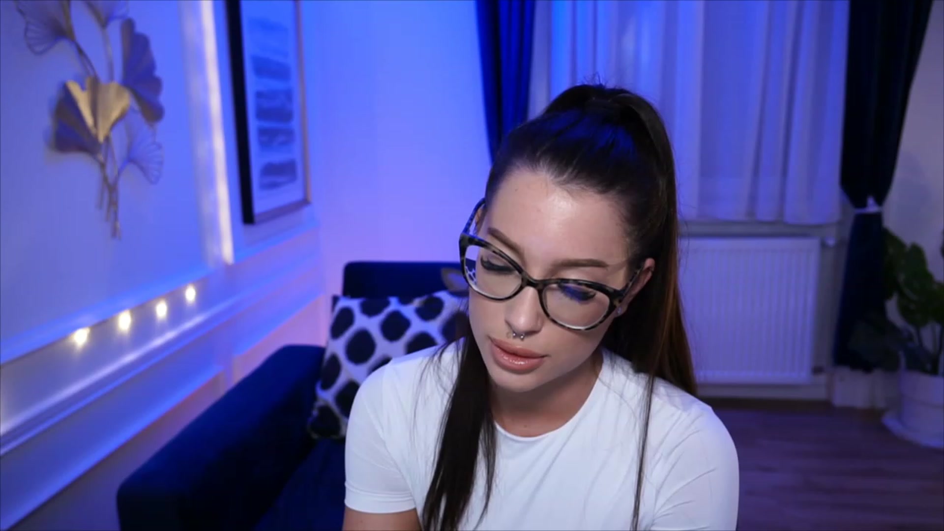 Gallery image thumbnail from blueexstacey's myfreecams stream on, 05/26/2023, 22:08 image 8 of 20