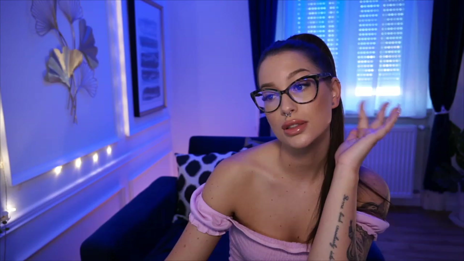 Gallery image thumbnail from blueexstacey's myfreecams stream on, 05/31/2023, 04:59 image 11 of 20