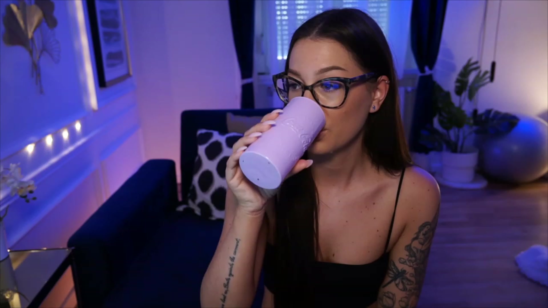 Gallery image thumbnail from blueexstacey's myfreecams stream on, 06/02/2023, 11:37 image 8 of 20