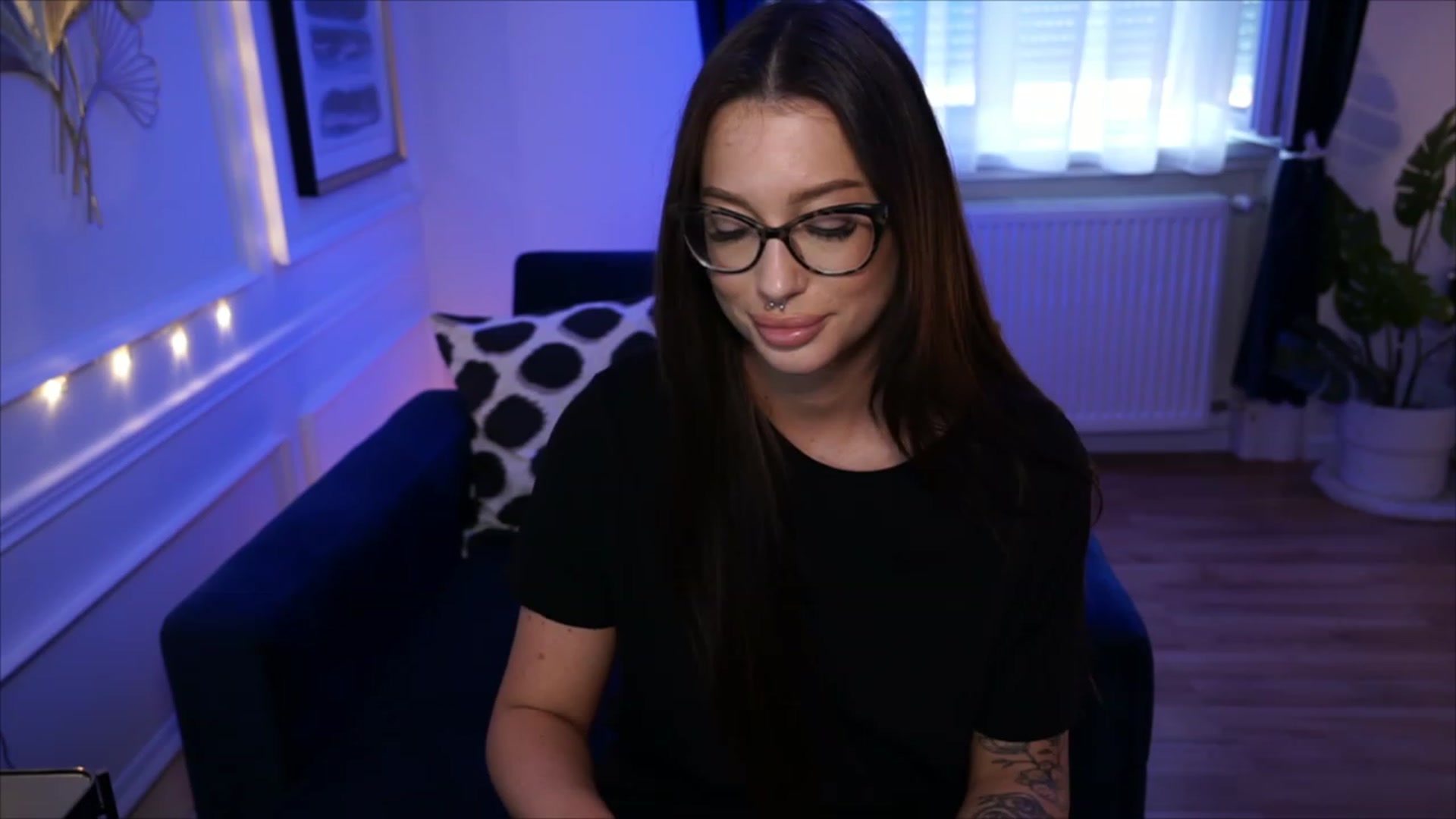 Gallery image thumbnail from blueexstacey's myfreecams stream on, 06/06/2023, 14:19 image 12 of 20