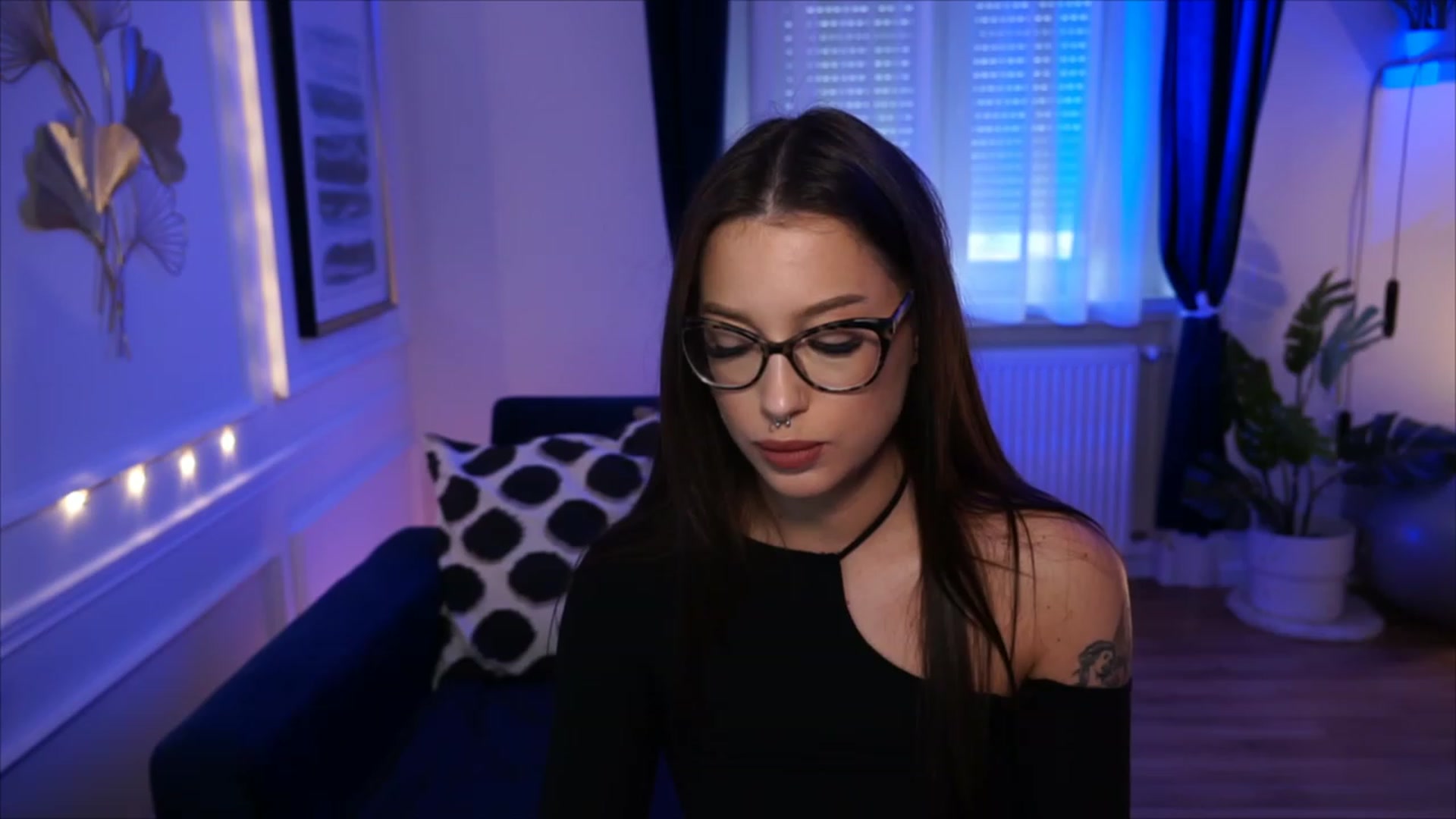 Gallery image thumbnail from blueexstacey's myfreecams stream on, 06/08/2023, 18:36 image 7 of 20