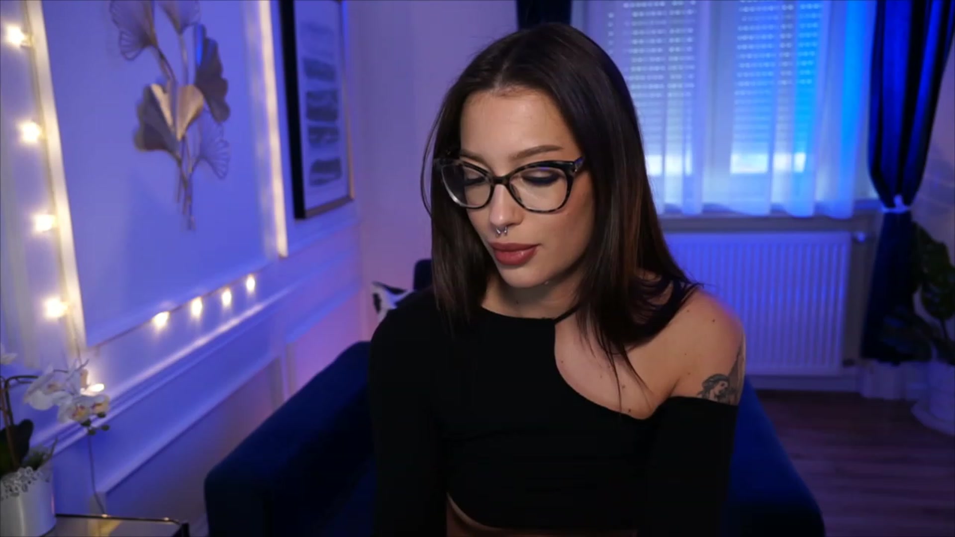 Gallery image thumbnail from blueexstacey's myfreecams stream on, 06/08/2023, 18:36 image 10 of 20