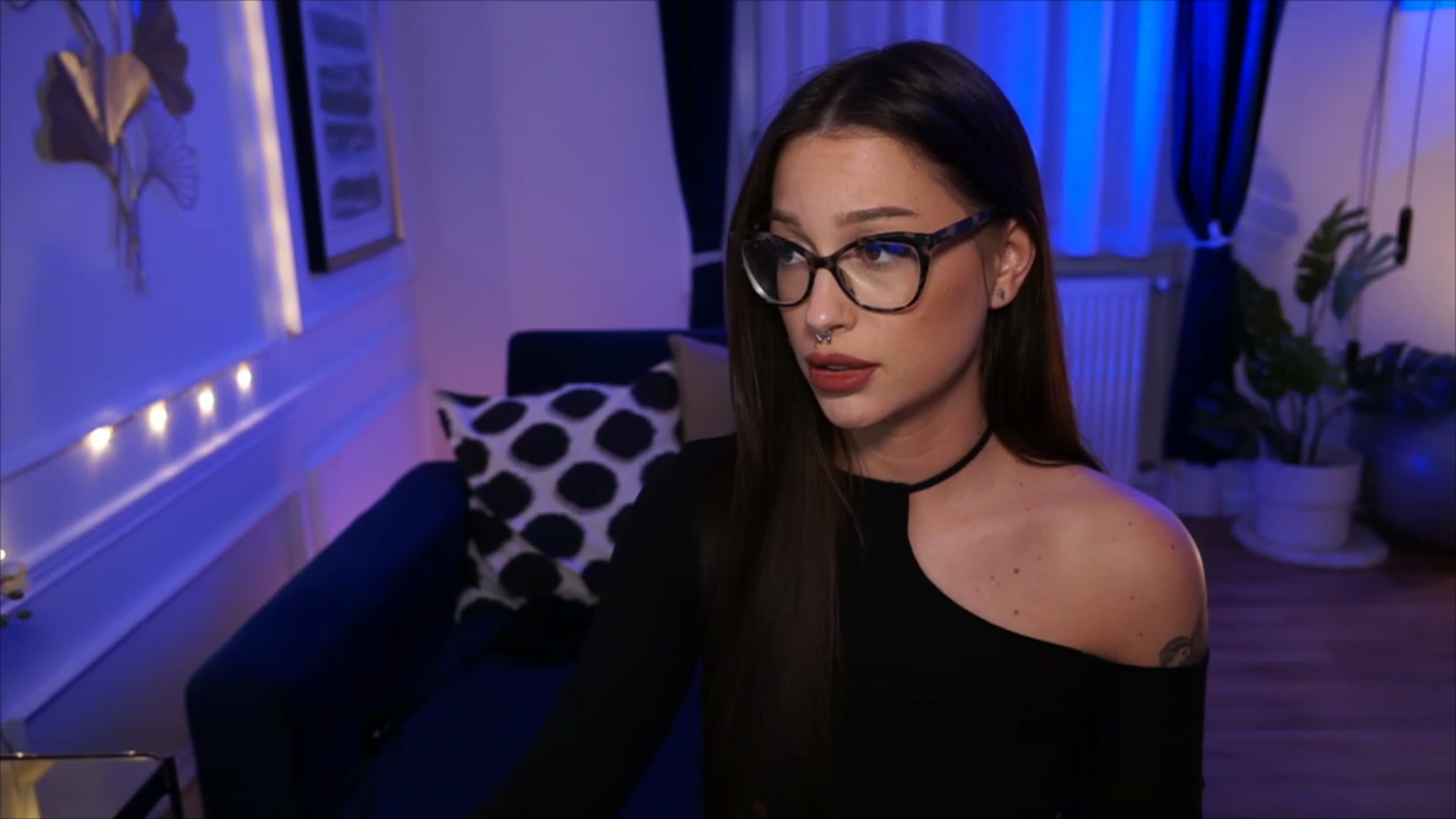 Gallery image thumbnail from blueexstacey's myfreecams stream on, 06/08/2023, 21:03 image 10 of 20