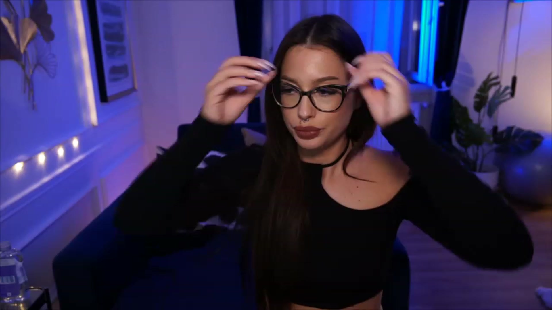 Gallery image thumbnail from blueexstacey's myfreecams stream on, 06/08/2023, 22:55 image 13 of 20
