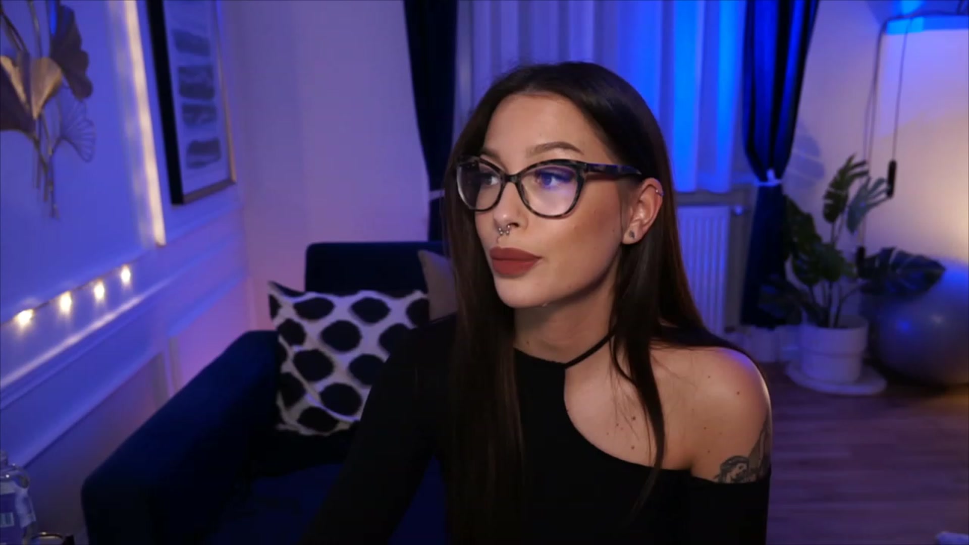 Gallery image thumbnail from blueexstacey's myfreecams stream on, 06/08/2023, 22:55 image 1 of 20