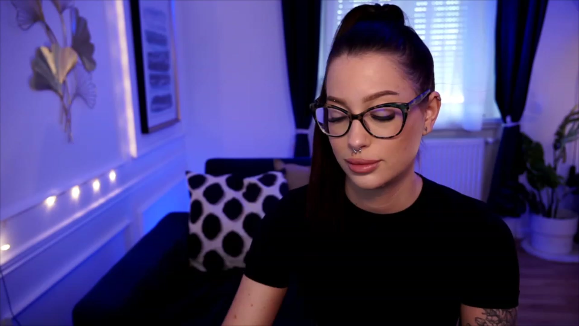 Gallery image thumbnail from blueexstacey's myfreecams stream on, 06/13/2023, 10:20 image 7 of 20