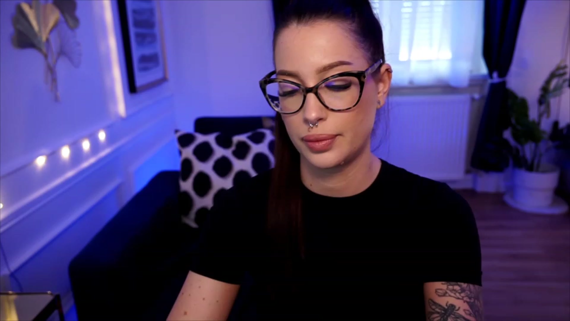 Gallery image thumbnail from blueexstacey's myfreecams stream on, 06/13/2023, 10:20 image 15 of 20