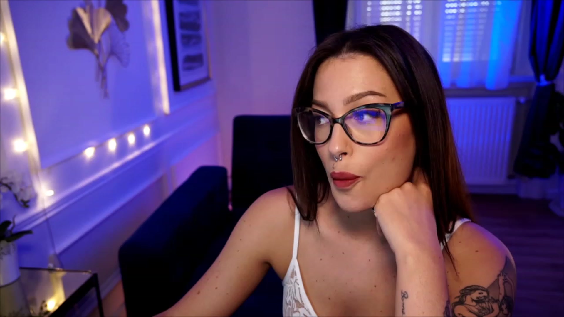 Gallery image thumbnail from blueexstacey's myfreecams stream on, 06/13/2023, 17:41 image 19 of 20